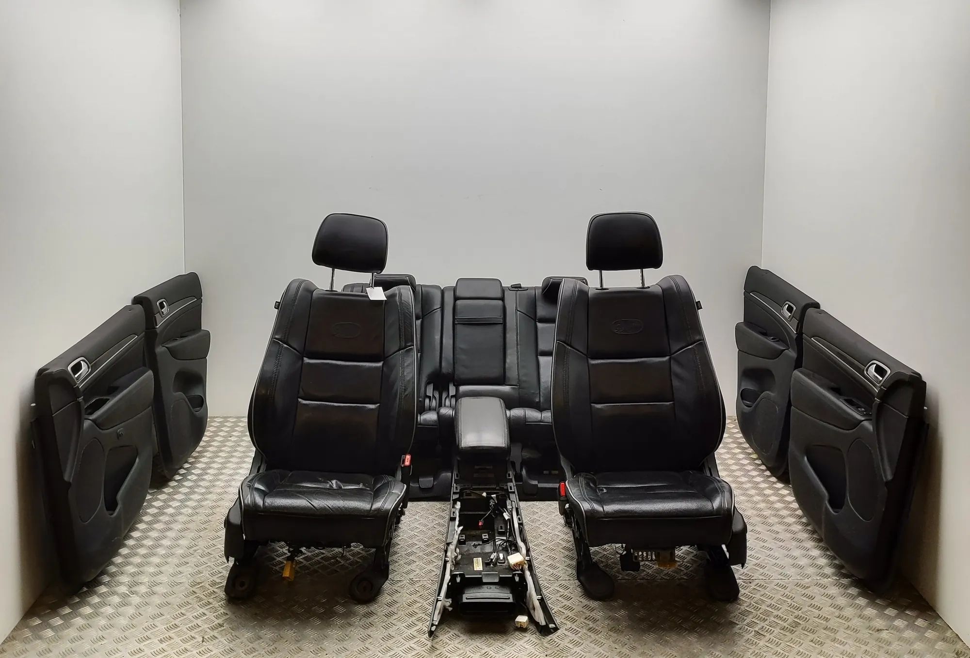 Jeep Grand Cherokee (WK) Interior Seats W/ Door Cards Kit 1WB081X9AA, 1WB091X9AA, 1WB071X9AA, 1WB061X9AA ...