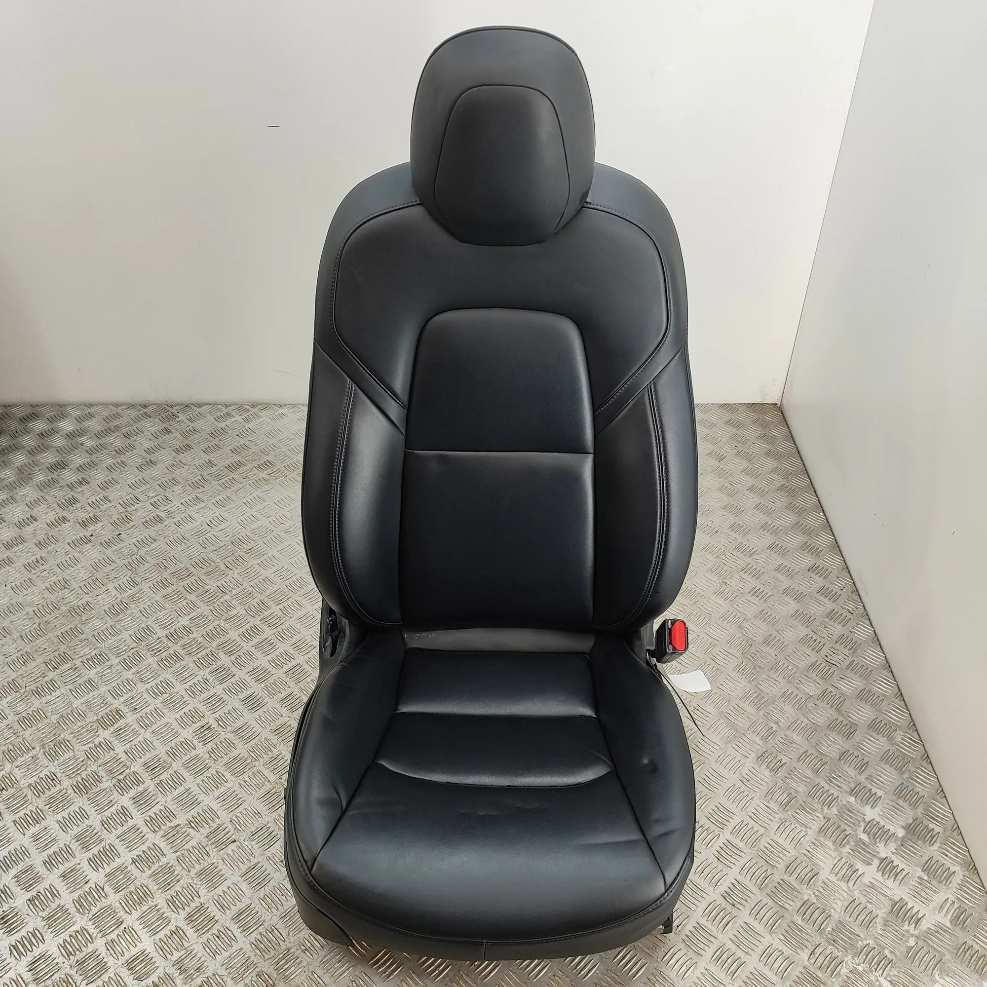 Tesla Model 3 Front Right Seat 1456943-00-C Front Right Seat TESLA MODEL 3 (20...