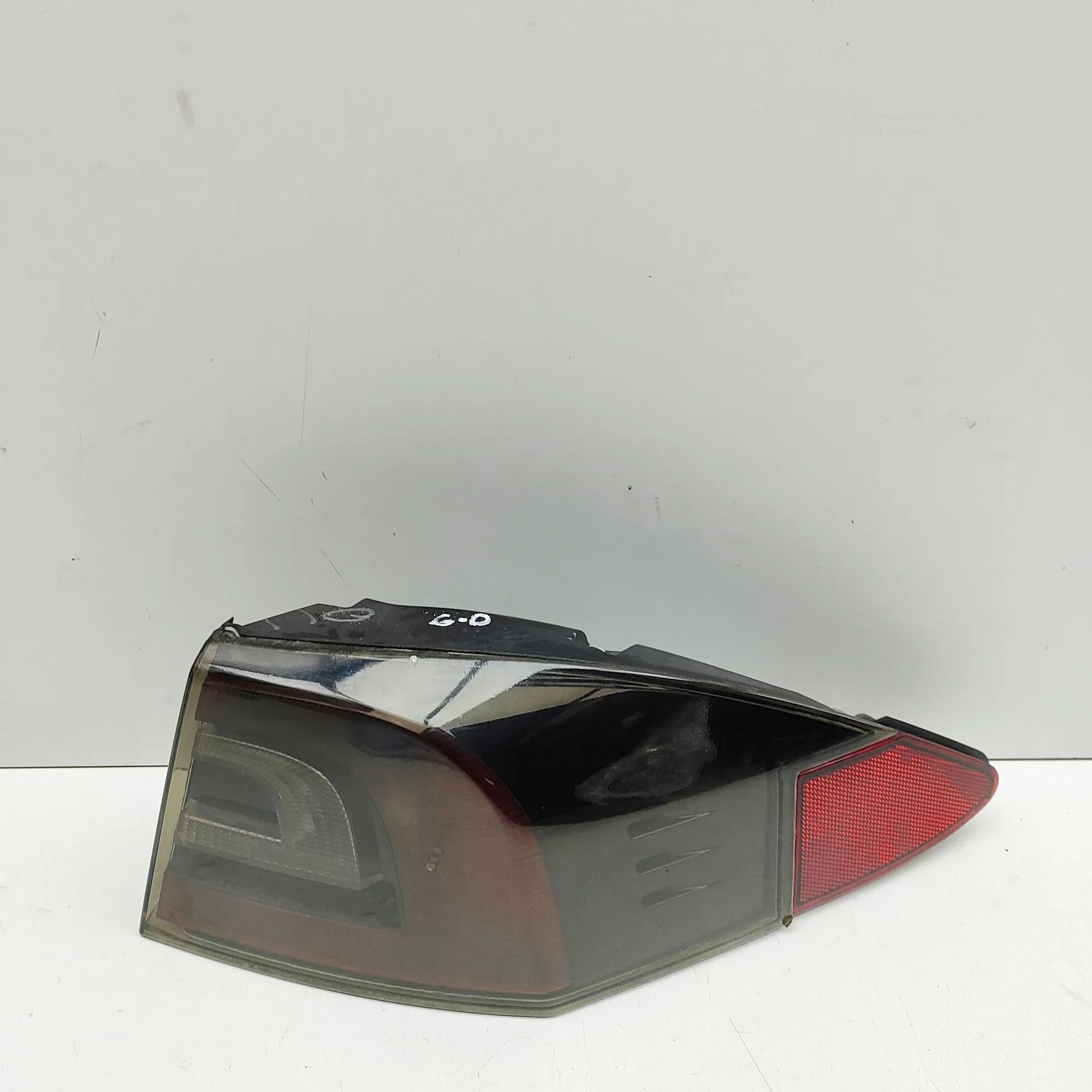 Tesla Model S Rear Right Tail Light 1022421-00-C, 6005921-00-F Rear Right Tail Ligh...