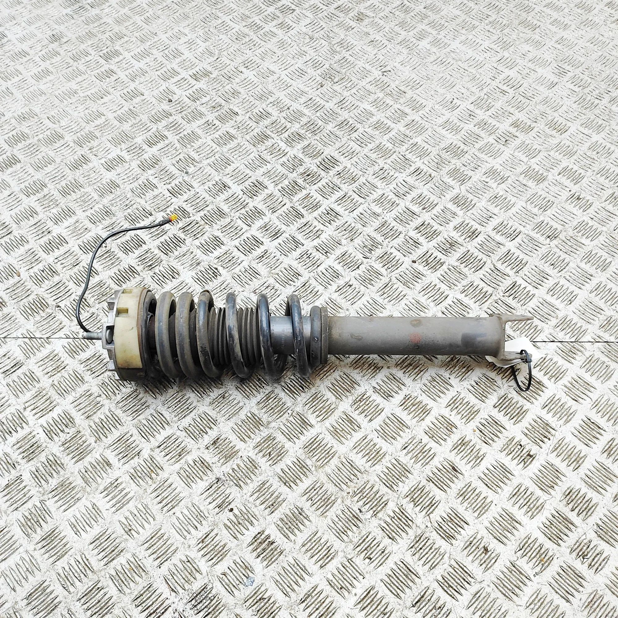 Porsche 911 (997) Rear Left Shock Absorber 99733305111 Rear Left Shock Absorber PORSCHE 91...