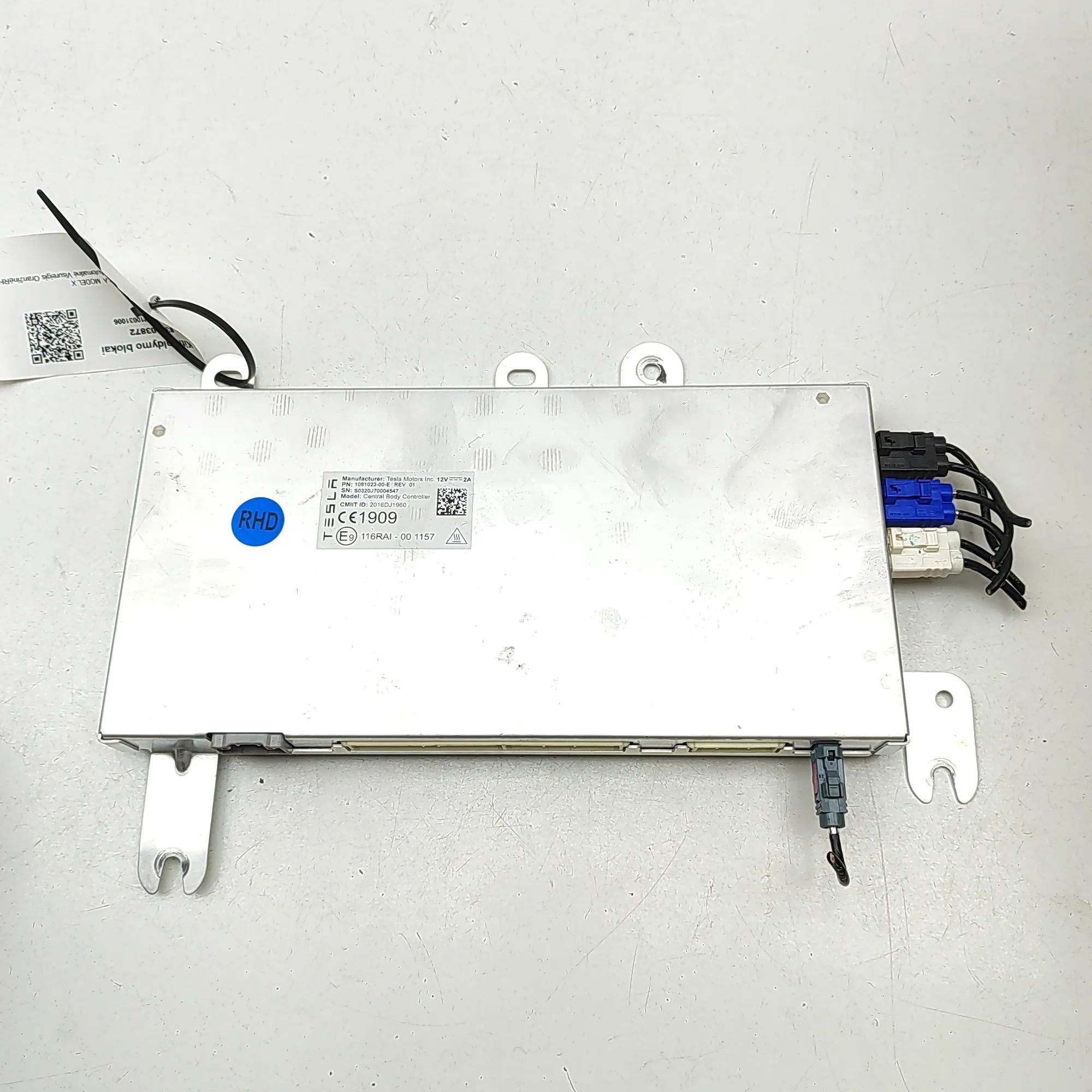 Tesla Model X Comfort Control Unit 1081023-00-E Comfort Control Unit TESLA MODEL X...