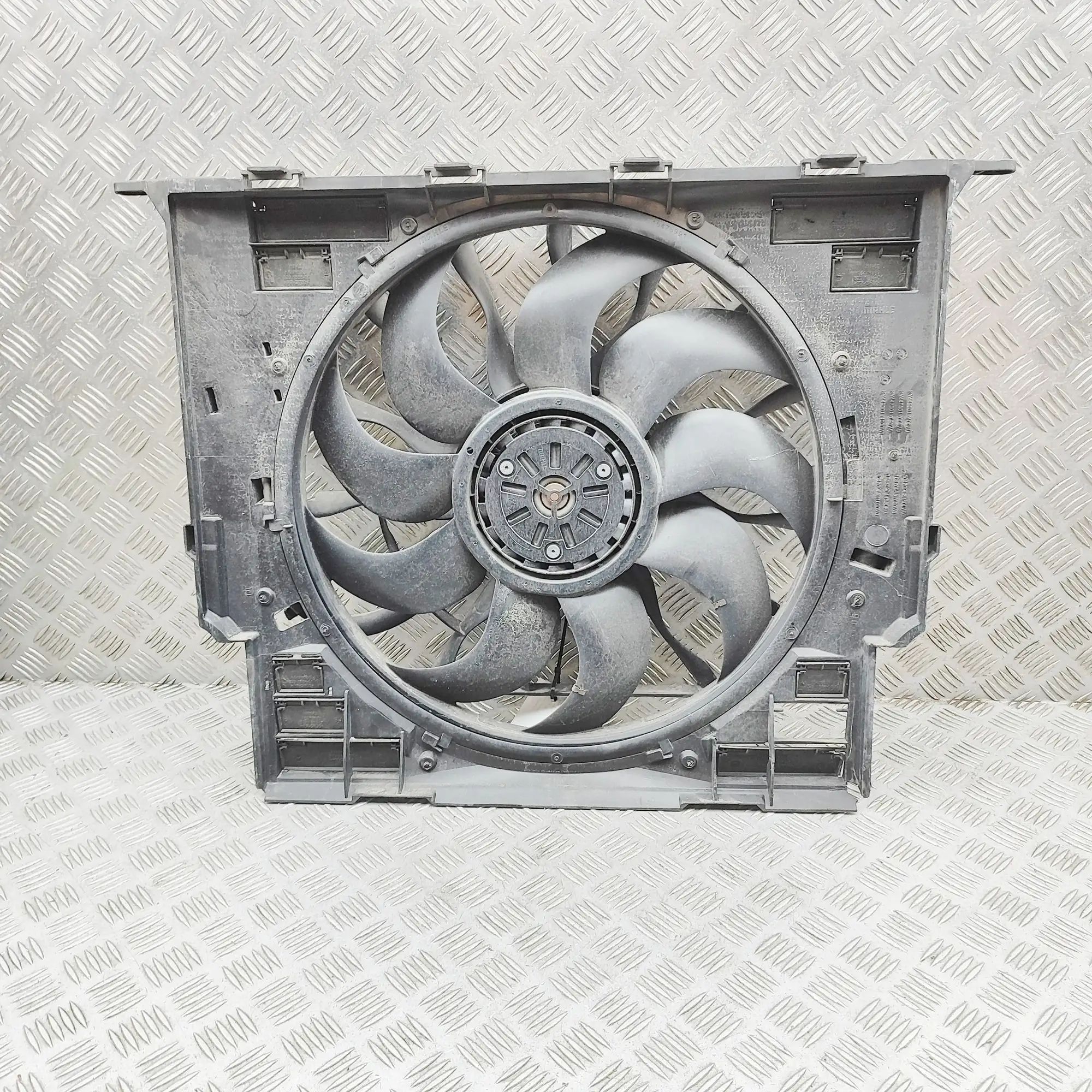 BMW 5 (G30 / G31) Engine Cooling Fan Shroud 8686164, 8472268 Engine Cooling Fan Shroud BMW ...