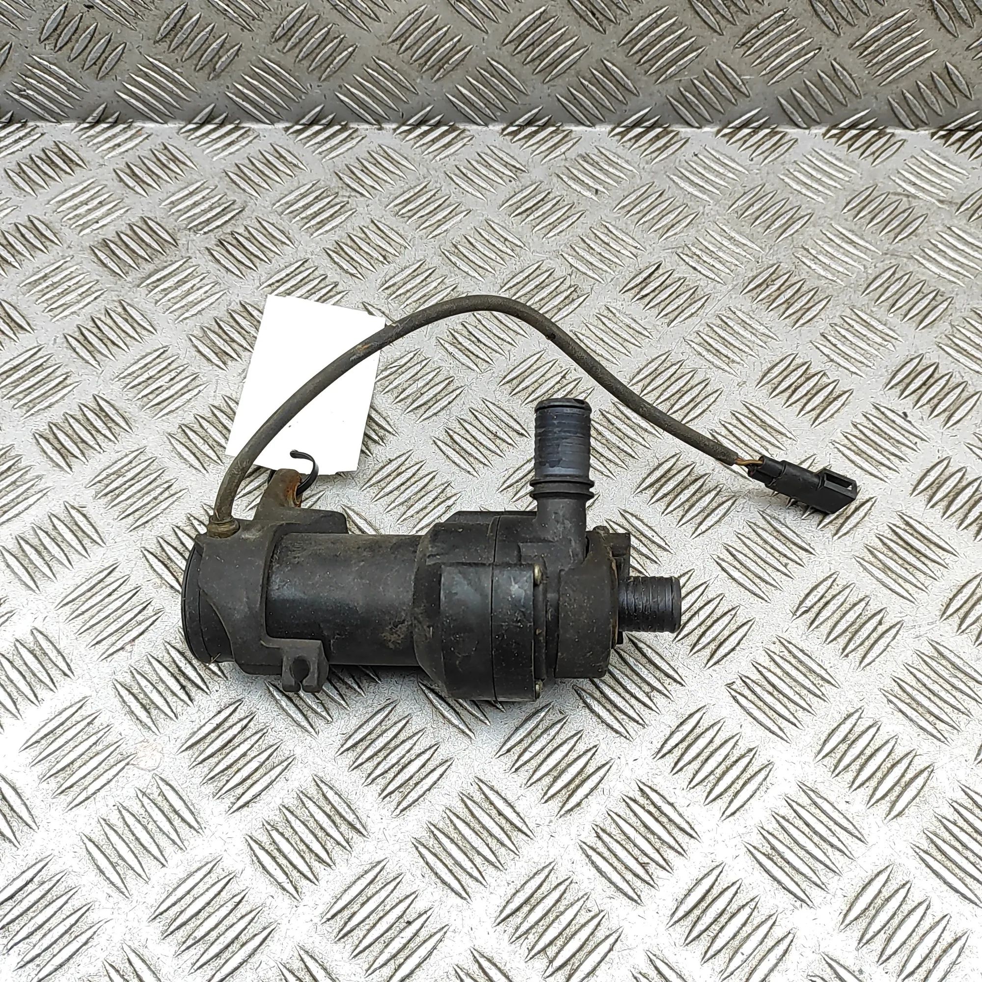 Jaguar XK Auxiliary Water Pump 2W93-8K232-AA Auxiliary Water Pump JAGUAR XK (C...