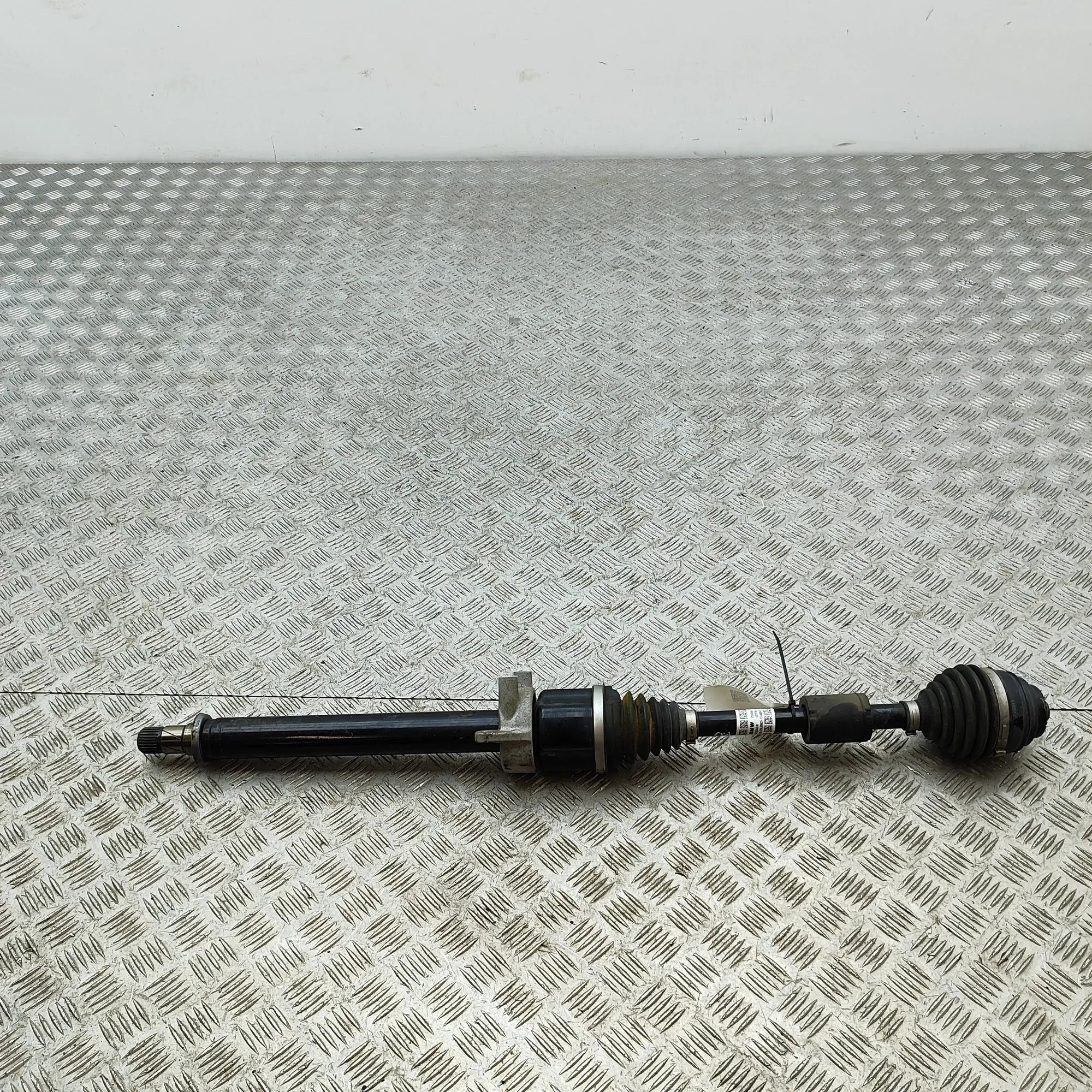 BMW 2 (F44) Front Right Driveshaft 5A2E044 Front Right Driveshaft BMW 2 SERIES (Gr...