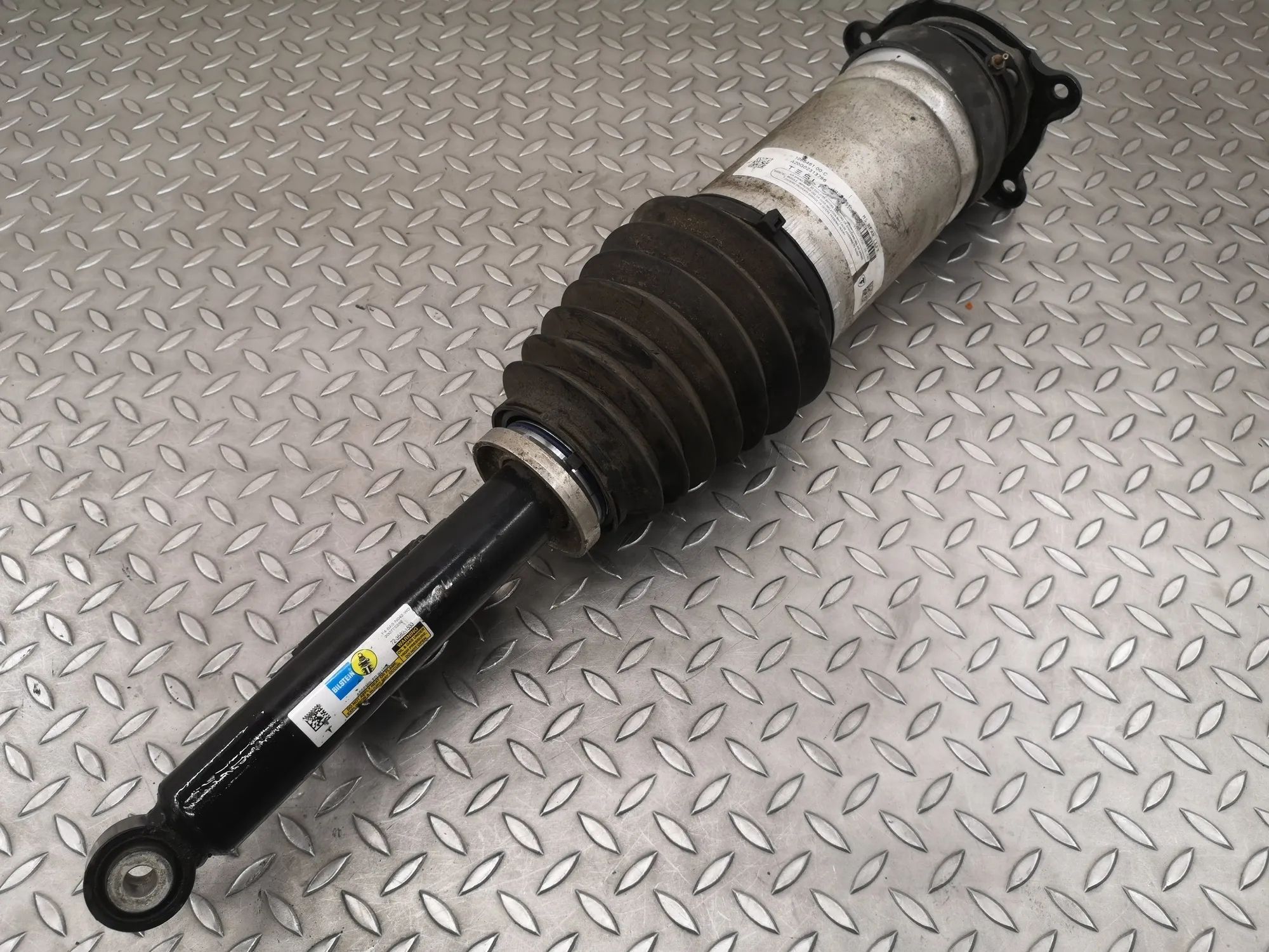 Tesla Model S Rear Left Air Shock Absorber 1066461-00-C Rear Left Air Shock Absorber TESLA...