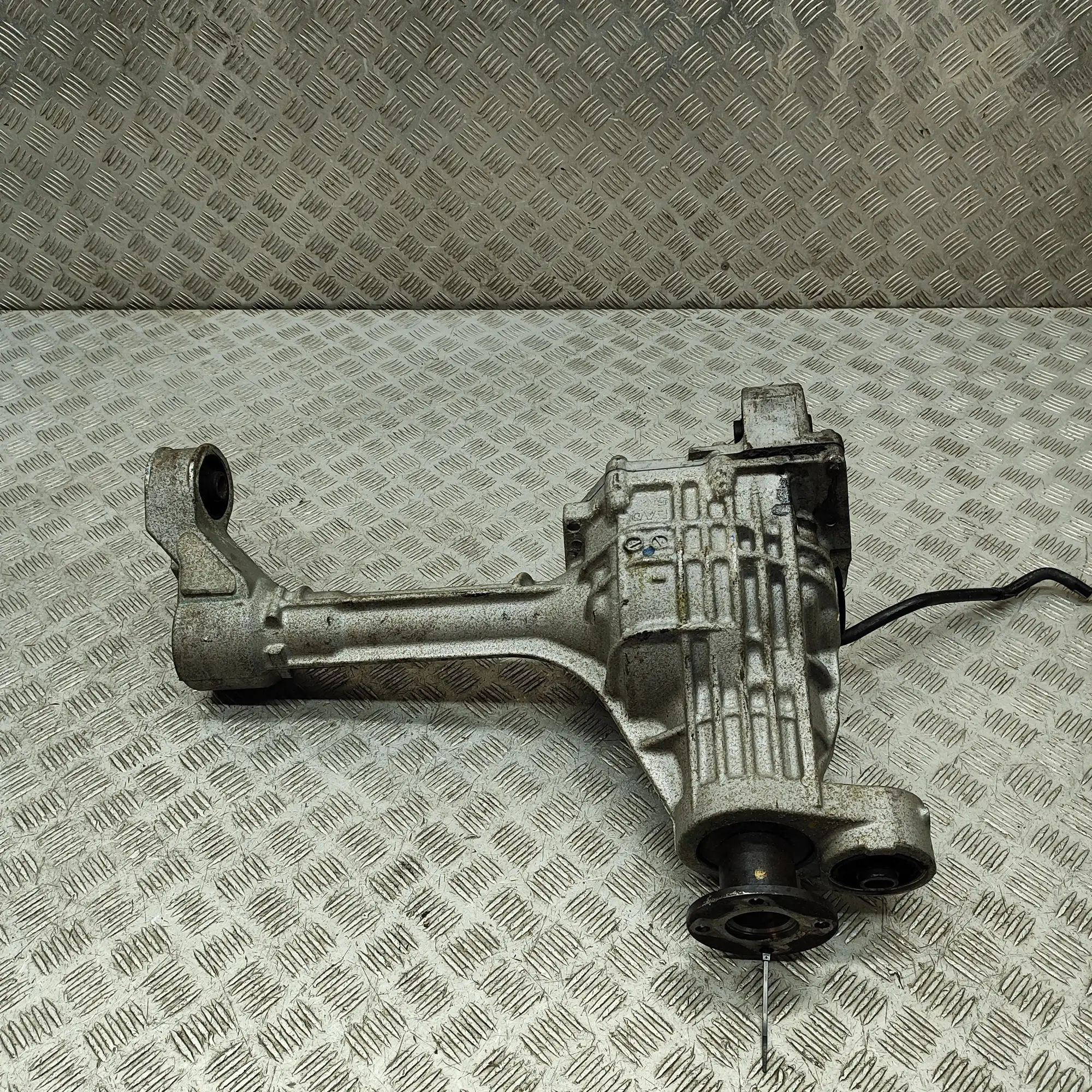 Nissan Pick Up / Navara / NP300 (D22) esidiferentsiaal EAO5, 38500EA500 Front Differential NISSAN NP30...
