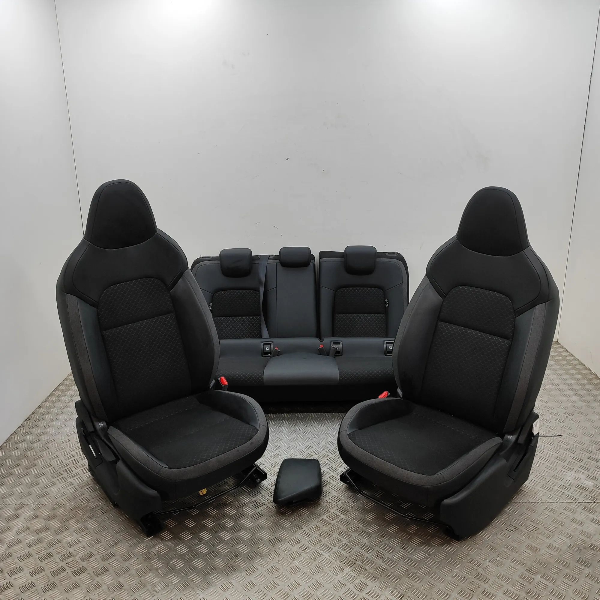 Nissan Juke Interior Seats W/ Door Cards Kit 87151-6PA2A, 88300-HS00A, 88601-6PD0A, 88650-HS...