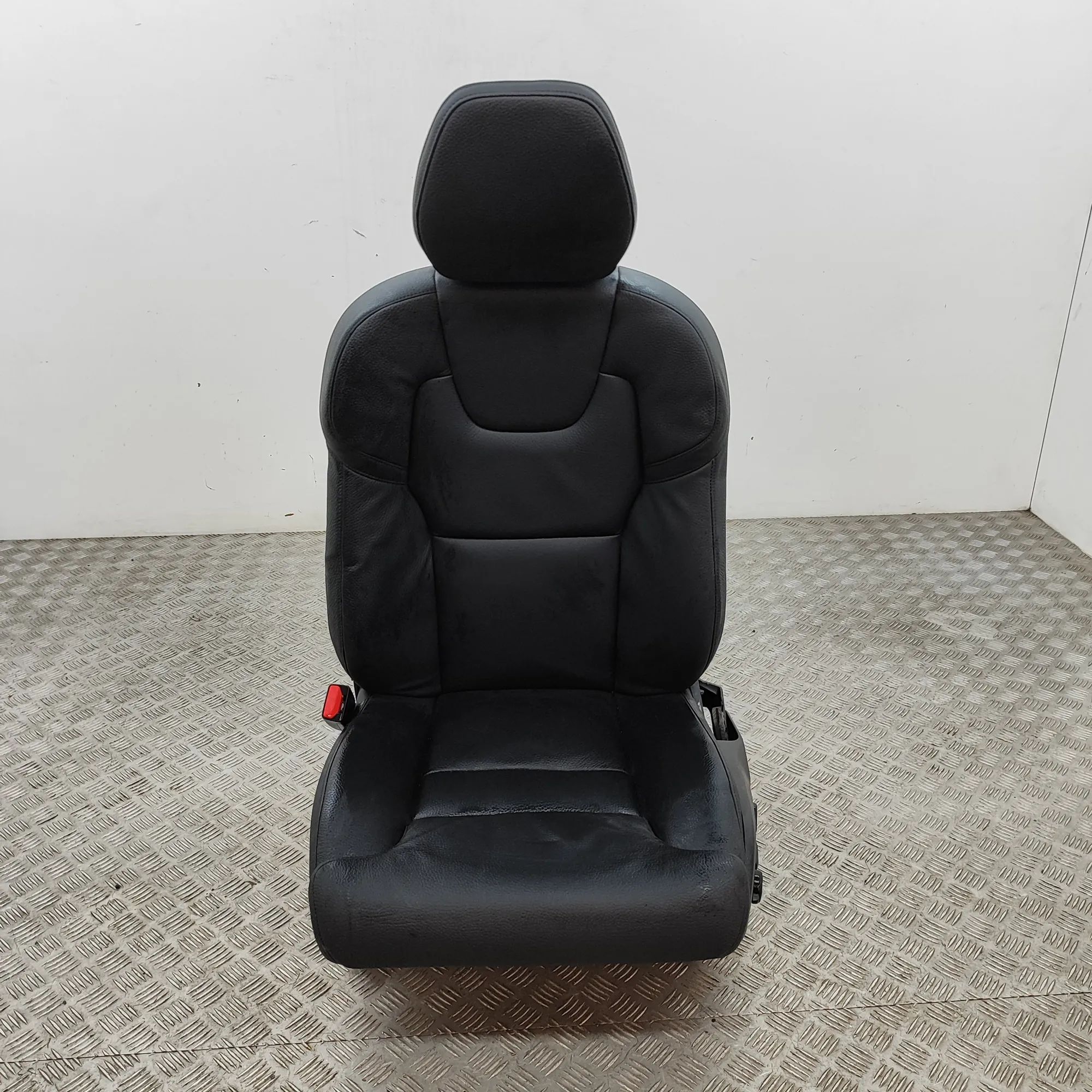 Volvo XC90 Front Left Seat 32341692, 31435130 Front Left Seat VOLVO XC90 (...