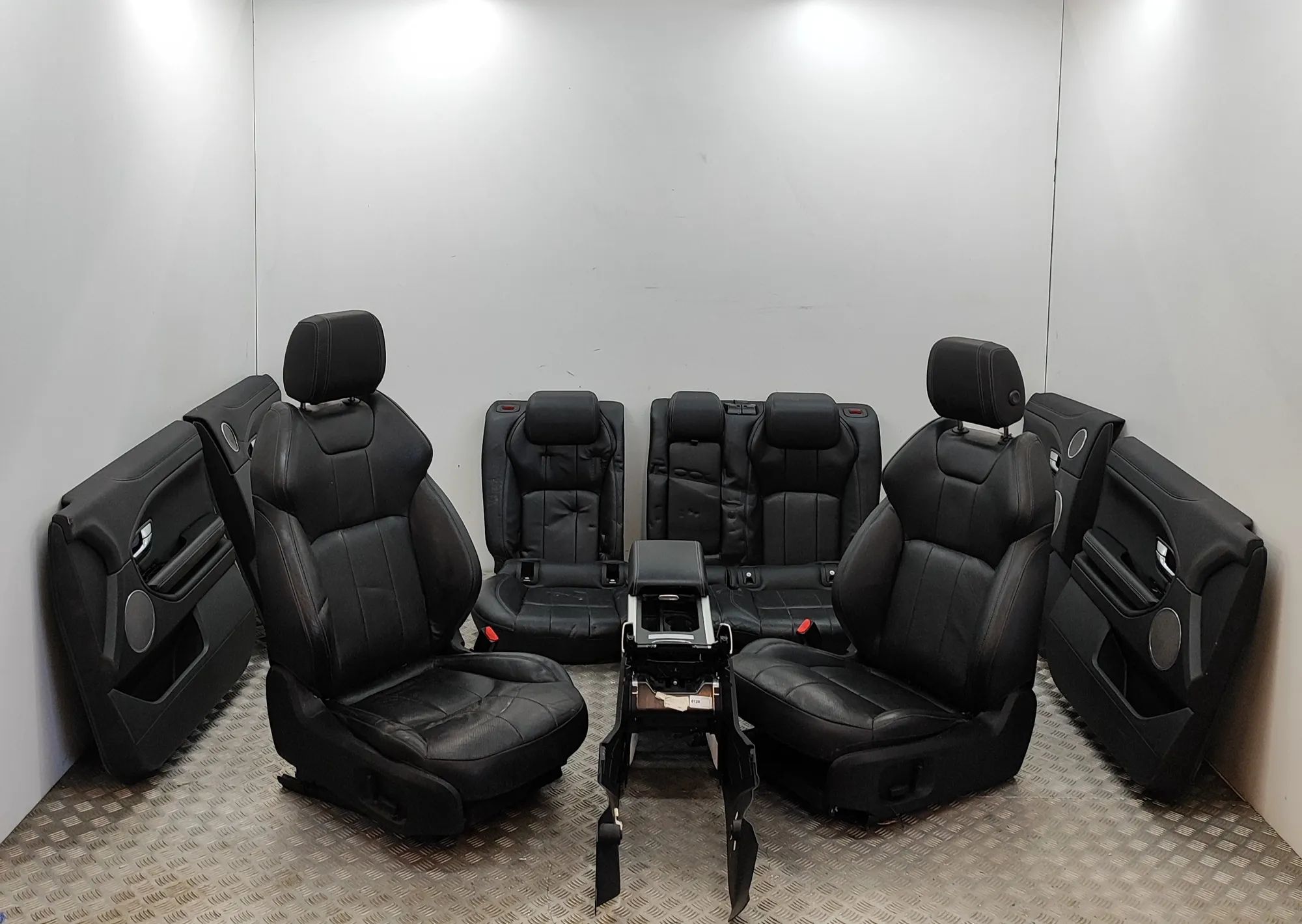 Land Rover Range Rover Evoque Interior Seats W/ Door Cards Kit GJ32-27407-AAW, GJ32-27406-AAW, GJ32-23942-AAW,...