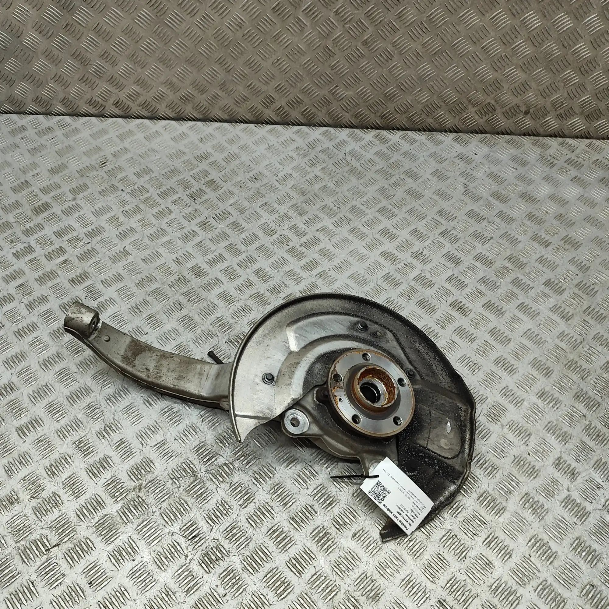 Volvo XC90 Front Left Wheel Hub 32370046, 32298139 Front Left Wheel Hub VOLVO X...