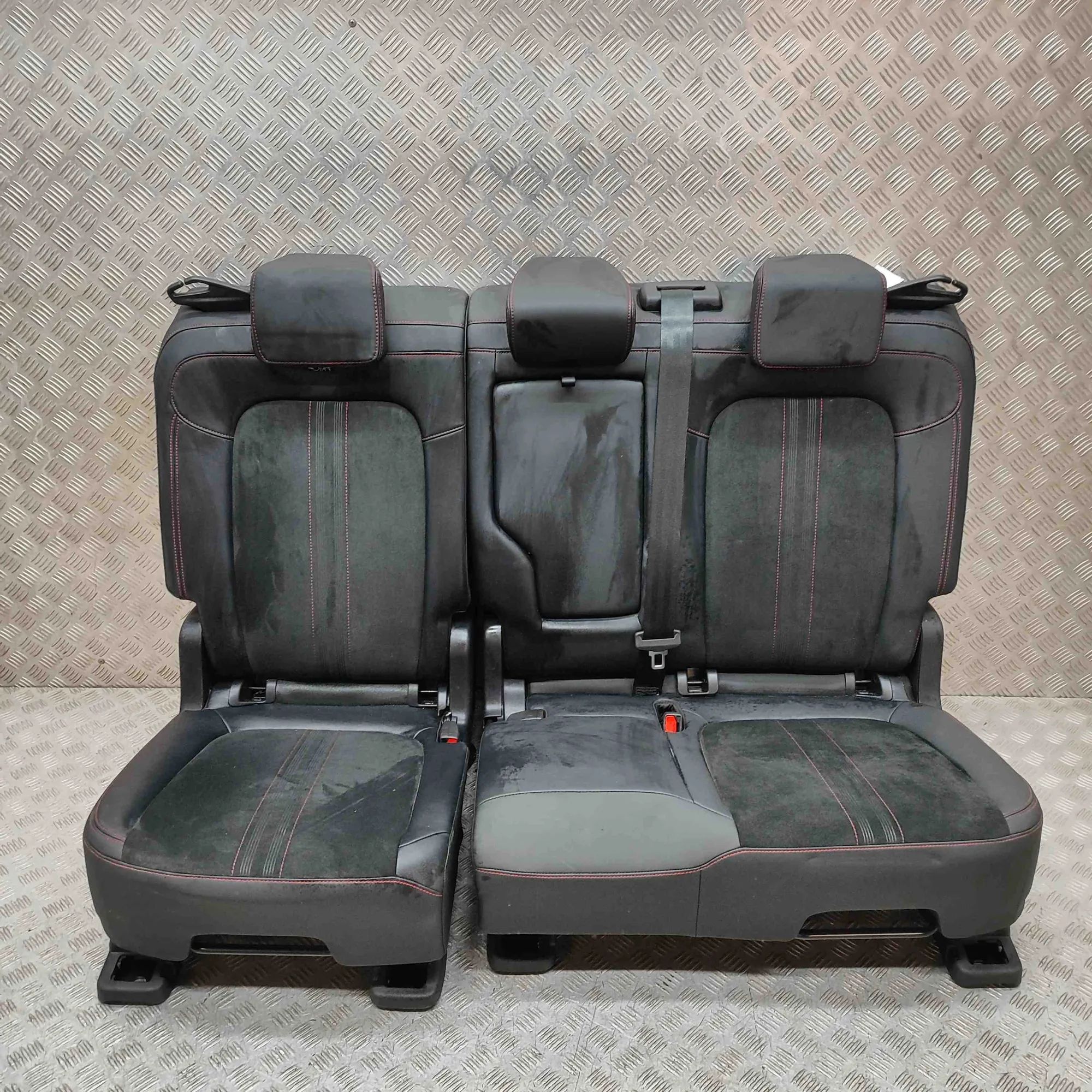 Ford Kuga Заднее сиденье LV4B-S66800-BJ, PV4B-S66600-DA1HBN, LV4B-S66801...