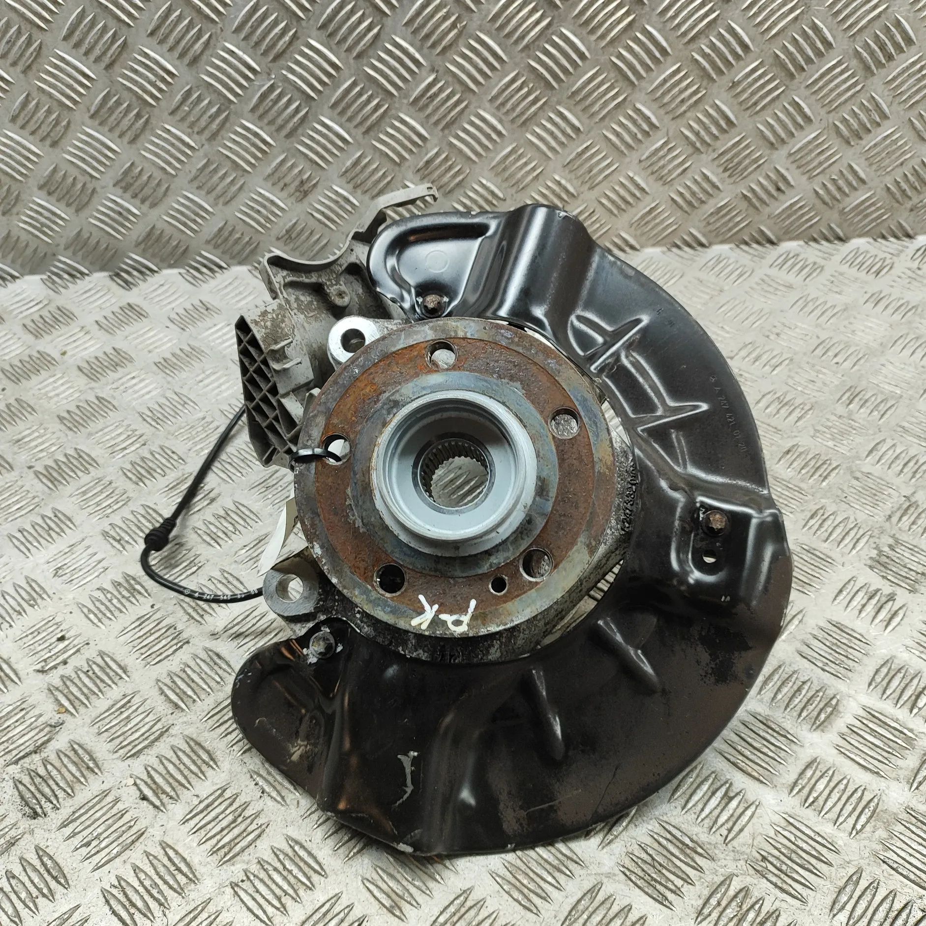 Mercedes-Benz GLA (X156) Front Left Wheel Hub A2473320100 Front Left Wheel Hub MERCEDES-BENZ ...