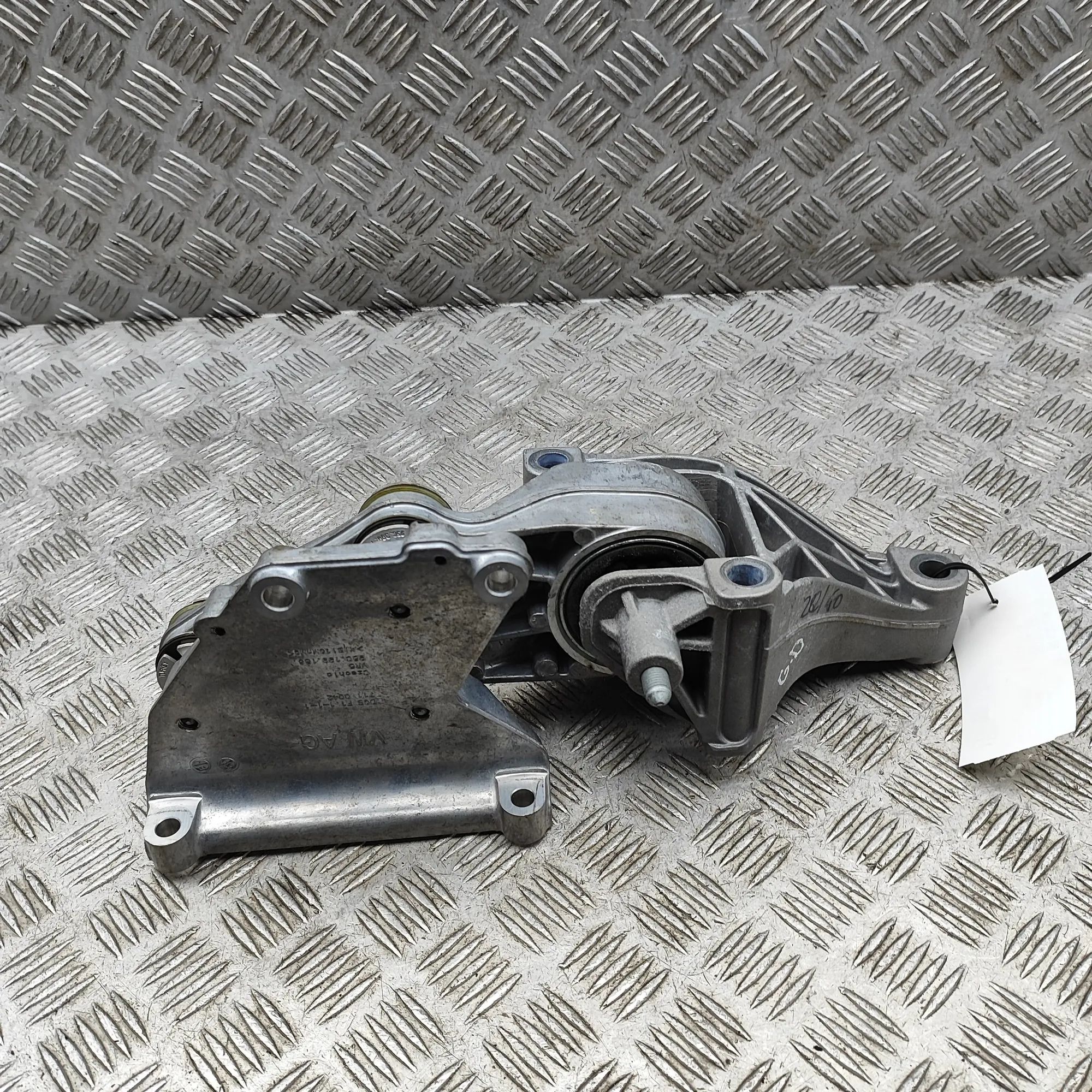 Porsche Macan (XAB) Right Side Engine Bracket