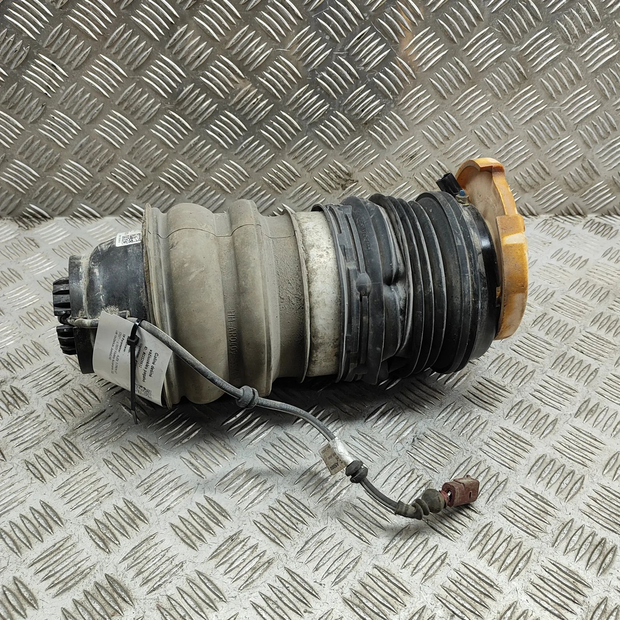 Audi e-tron GT (FW) Rear Right Air Suspension Spring Bag 9J1616026B Rear Right Air Suspension Spring Bag...
