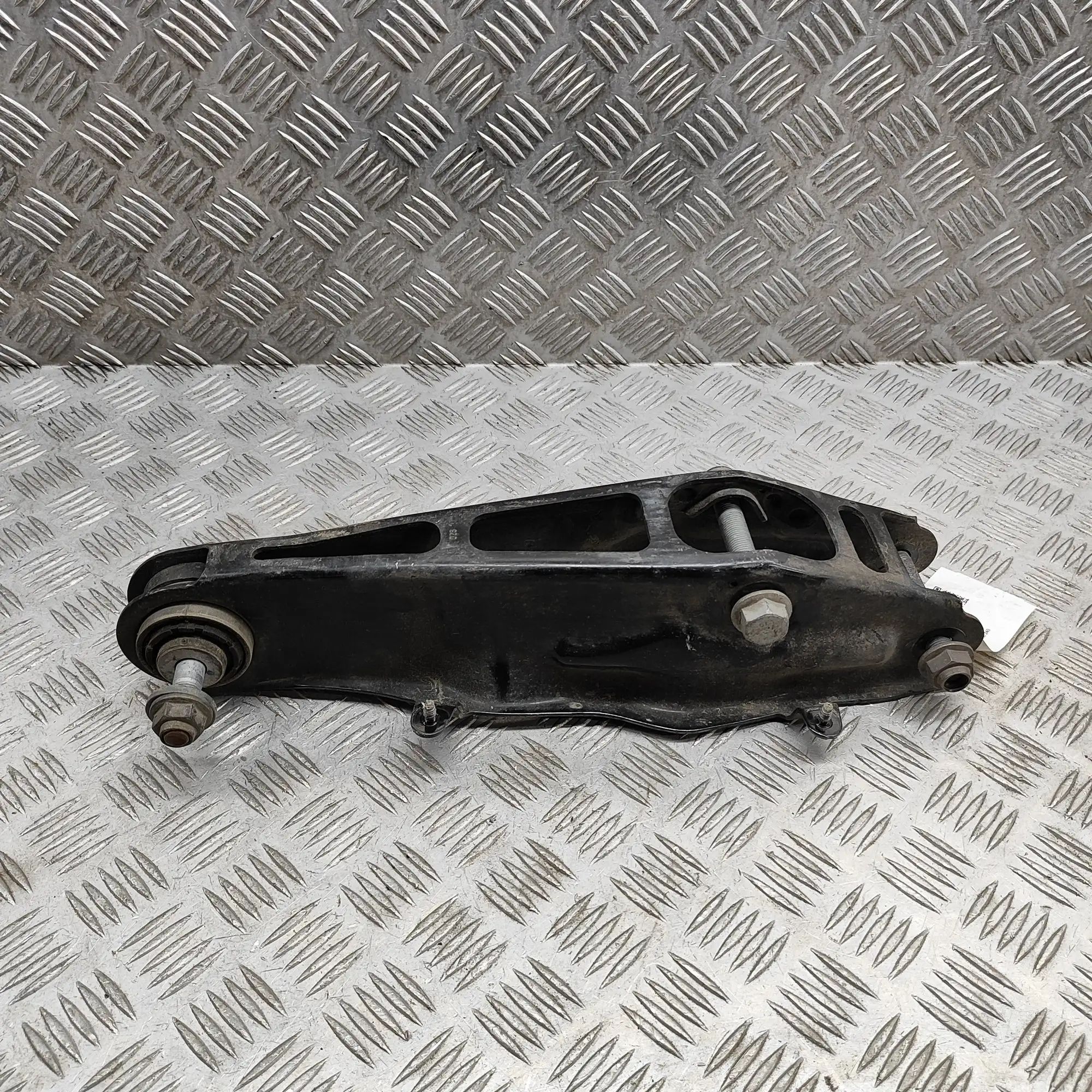 BMW iX (I20) Rear Right Lower Control Arm 6892272 Rear Right Lower Control Arm BMW IX (I2...