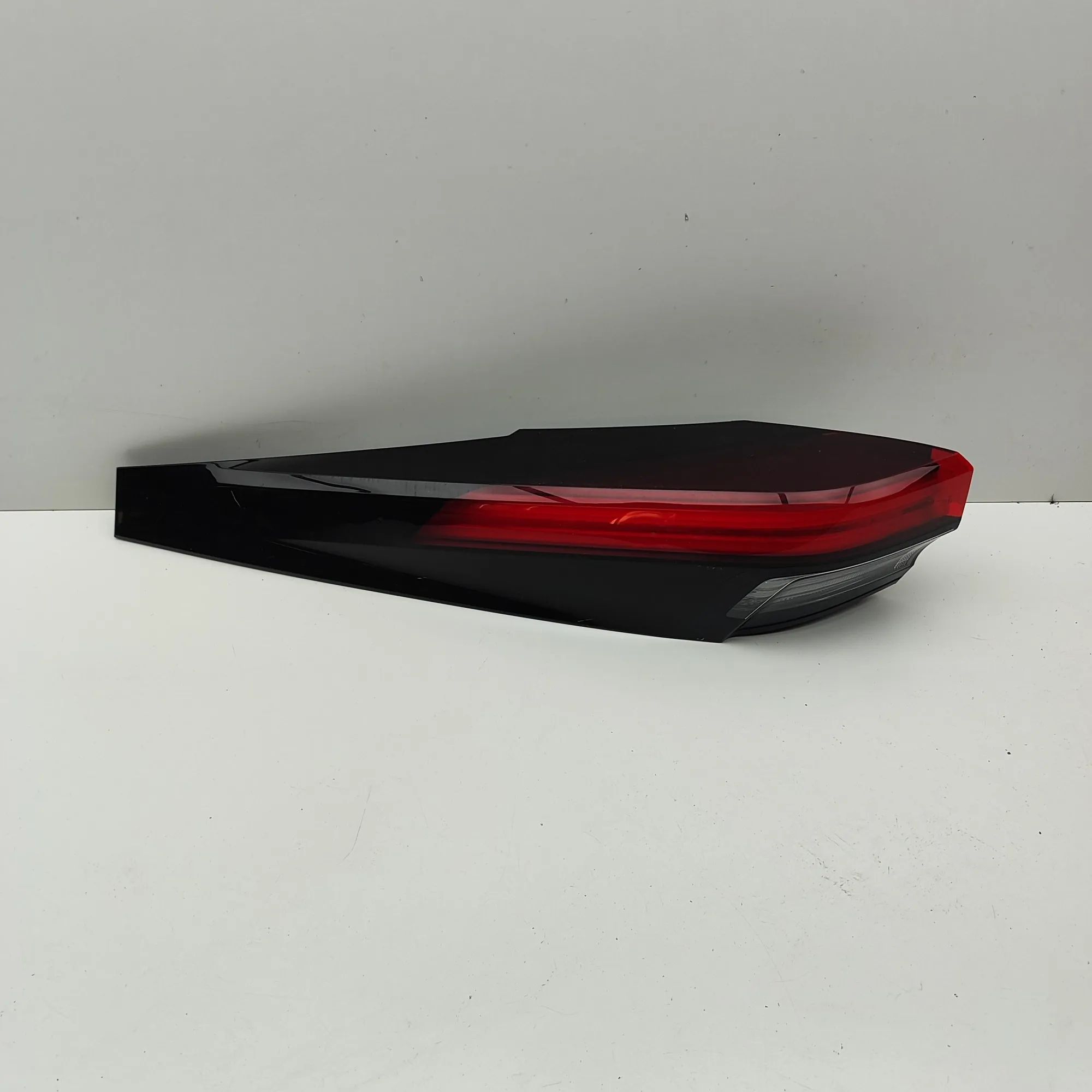 Toyota C-HR Rear Left Tail Light 81560-F4200 Rear Left Tail Light TOYOTA C-HR (_...