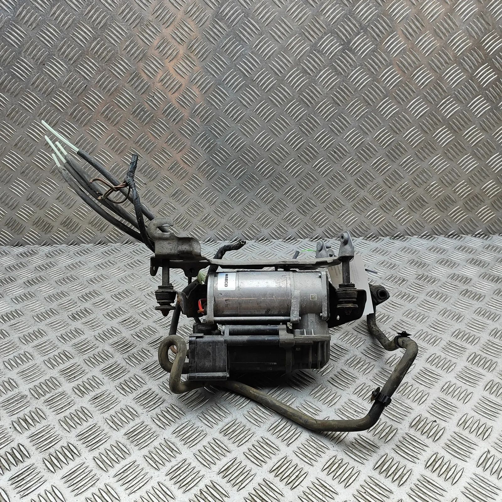 Mercedes-Benz A (W176) Air Suspension Compressor A2053200104 Air Suspension Compressor MERCEDES-...