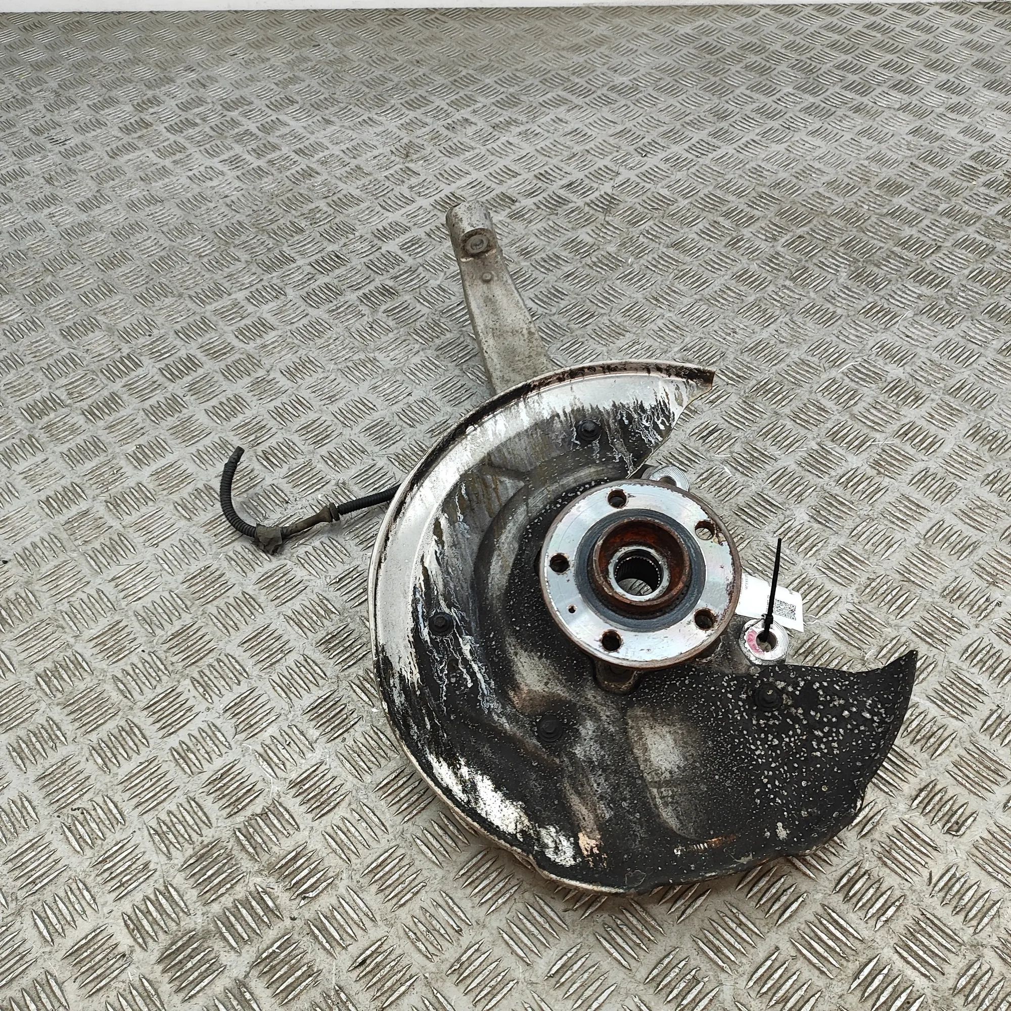Volvo XC60 Front Right Wheel Hub 32298140 Front Right Wheel Hub VOLVO XC60 (II 2...