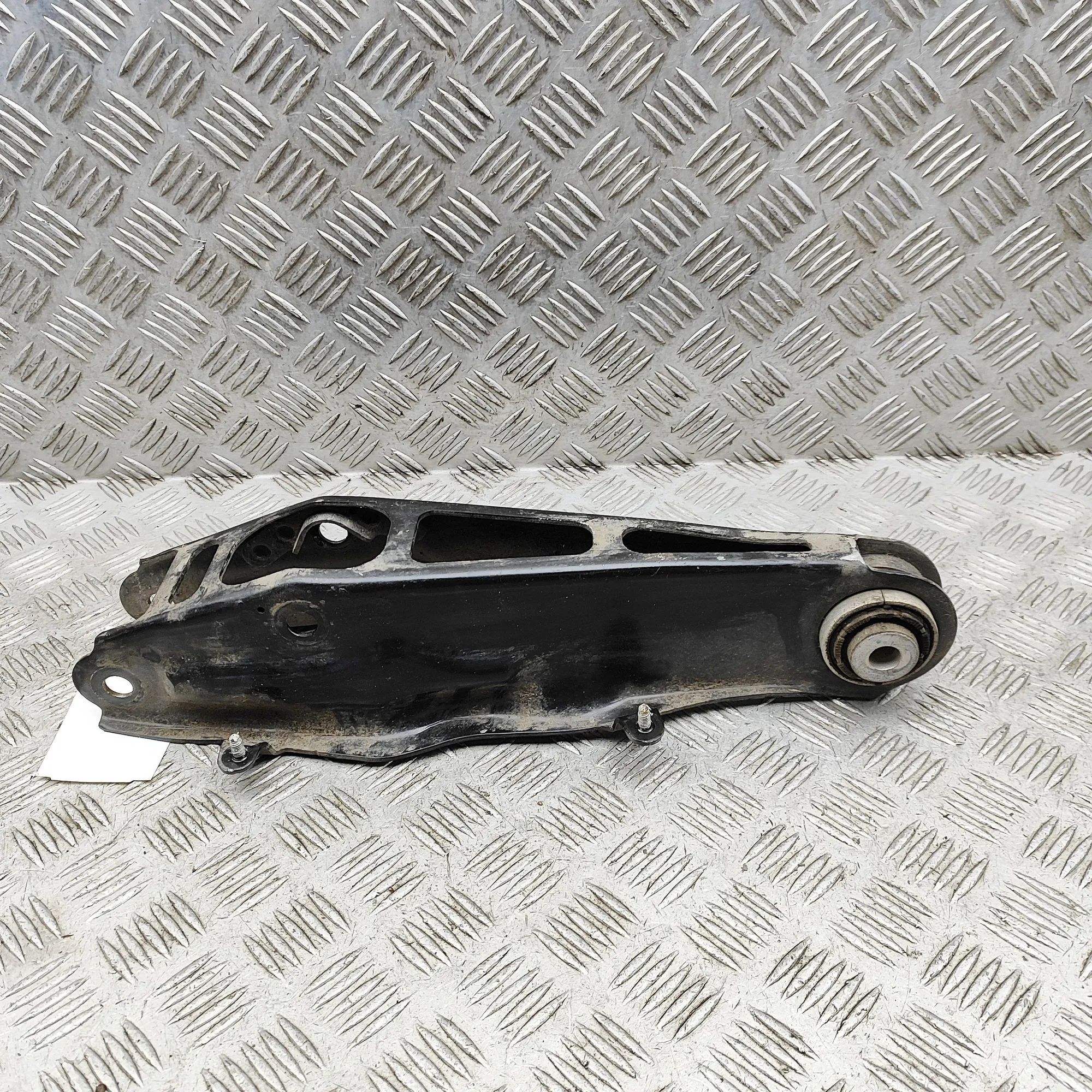 BMW iX (I20) Rear Right Lower Control Arm 6892272 Rear Right Lower Control Arm BMW IX (I2...