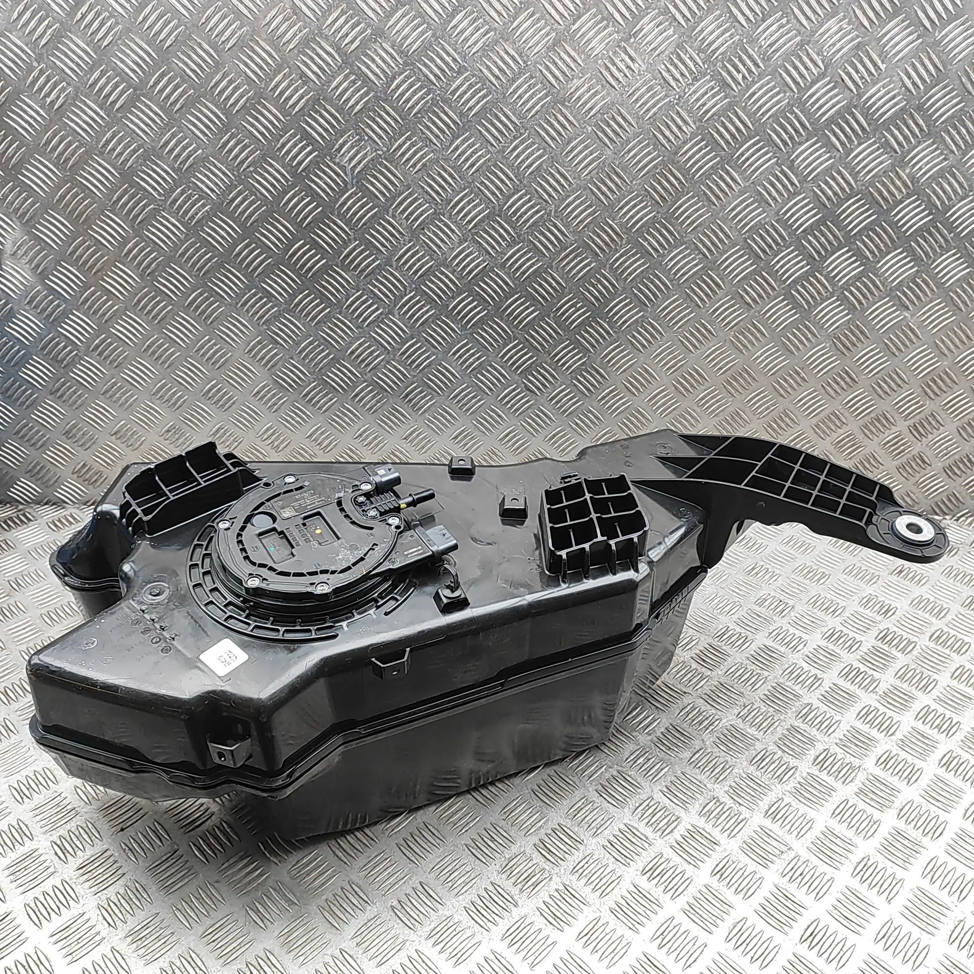 BMW X5 (G05) Adblue tank 8740279, 9488143 AdBlue Tank BMW X5 (G05) (2018...