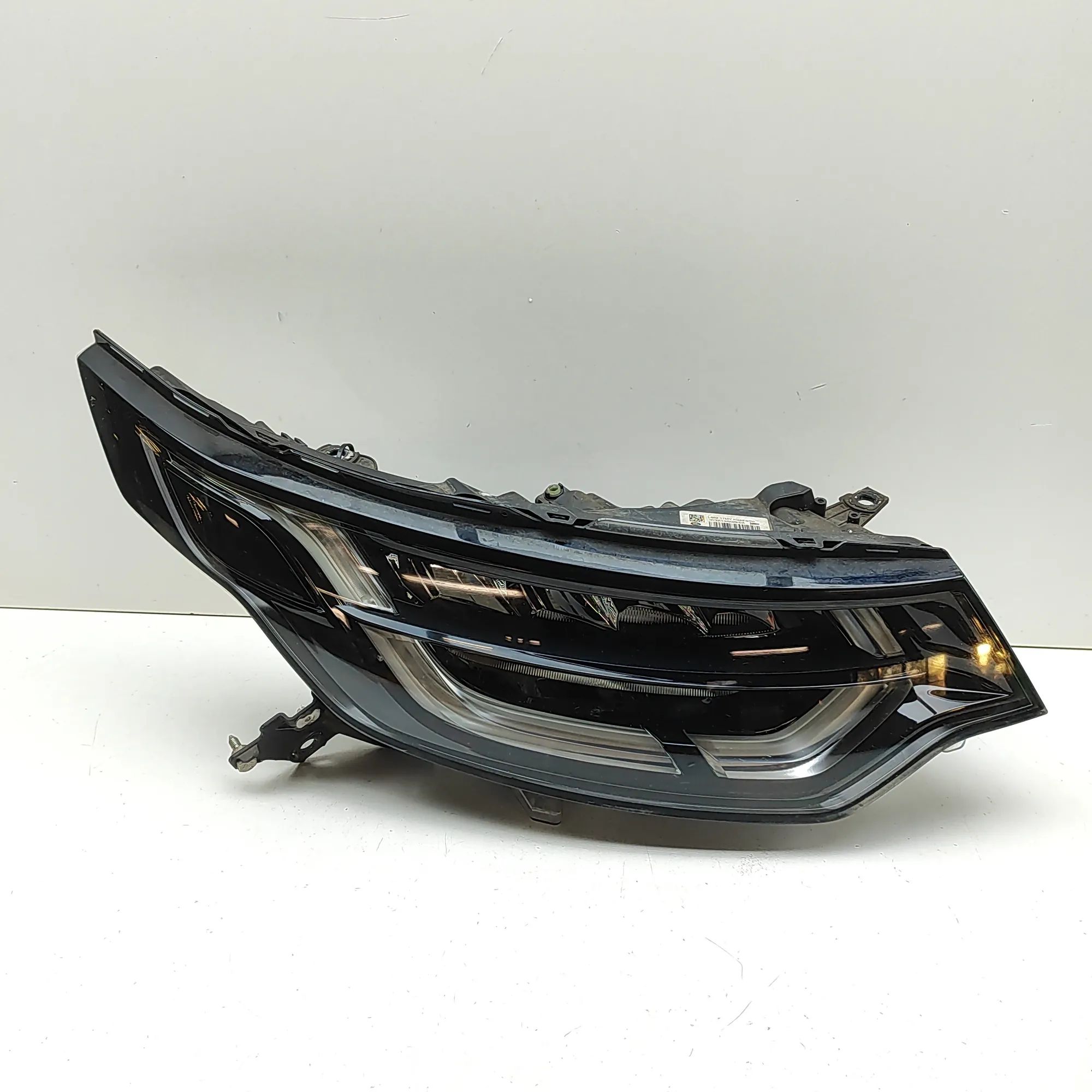 Land Rover Discovery Front Right Headlight HY32-13W029-DA Front Right Headlight LAND ROVER...