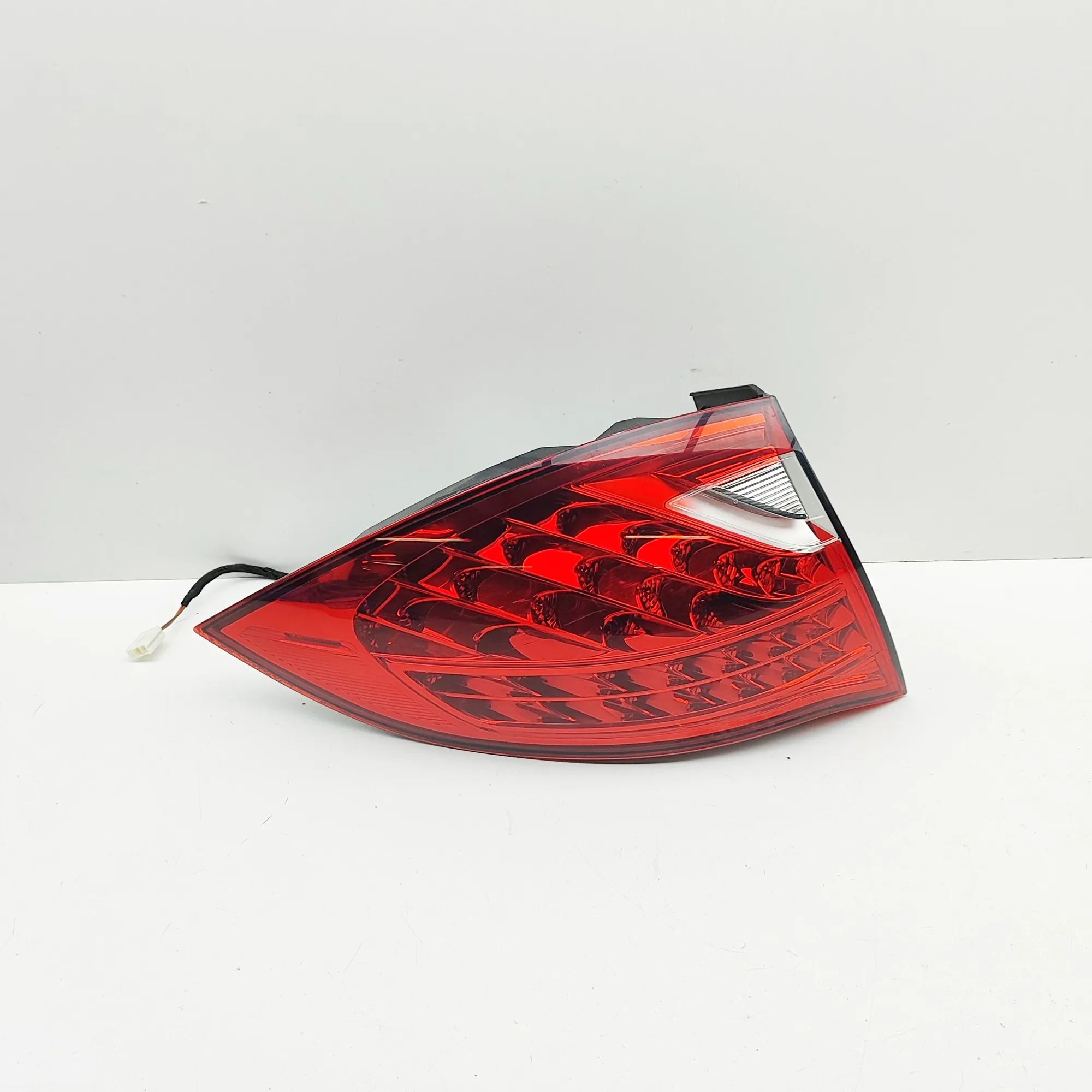Porsche Cayenne Rear Left Tail Light 7P5945095T Rear Left Tail Light PORSCHE CAYENNE...
