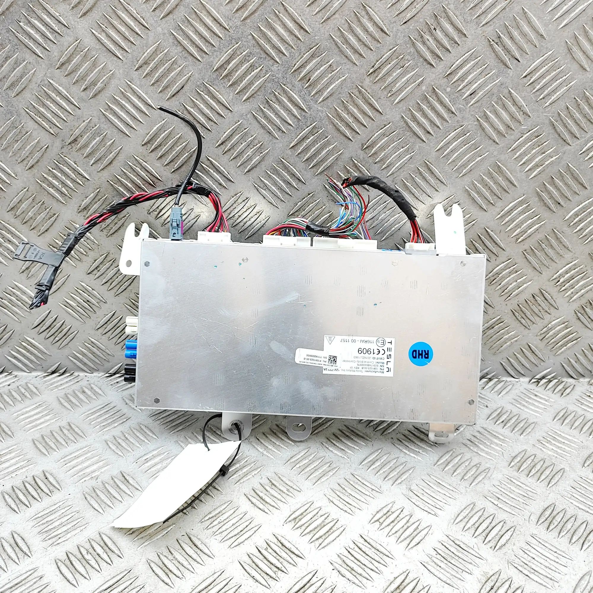 Tesla Model X Comfort Control Unit 1081023-00-E Comfort Control Unit TESLA MODEL X...