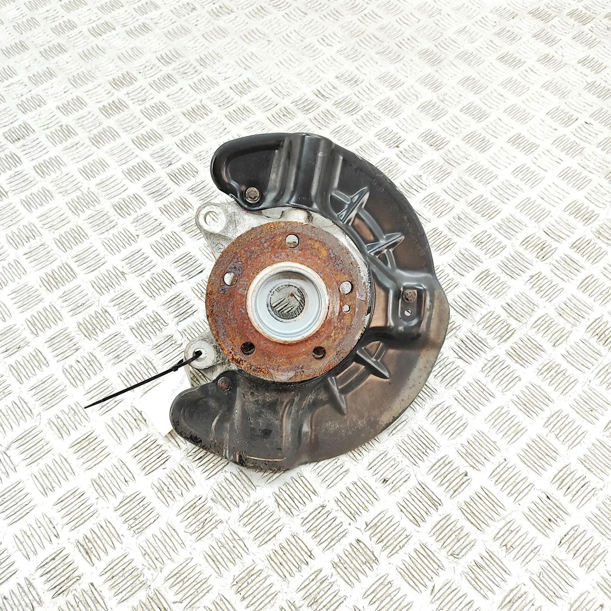 Mercedes-Benz GLB / EQB (X247) Front Left Wheel Hub A2473308702, A2474210120, A2473320100 Front Lef...