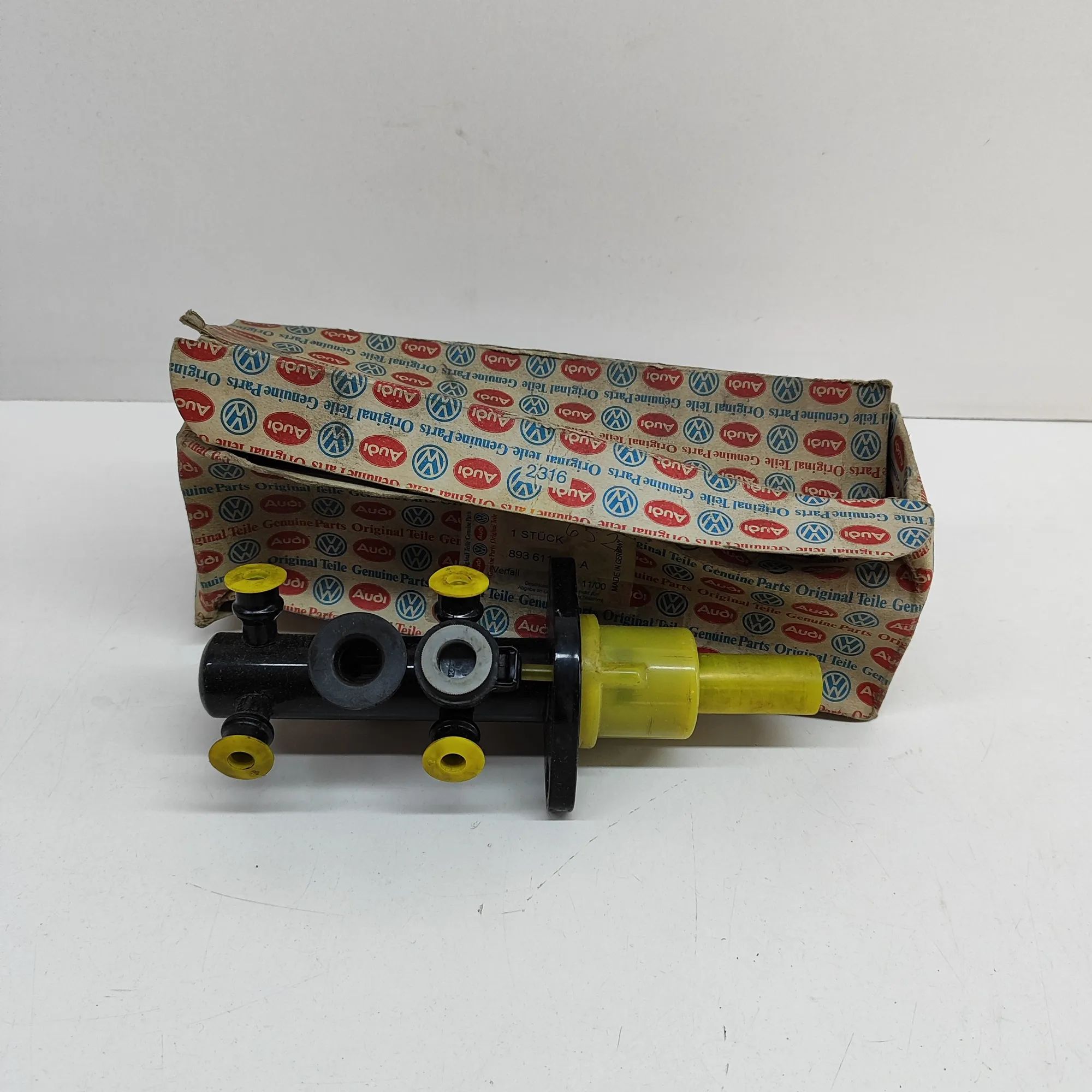 Audi 80 (B4) Brake Cylinder 893611021A Brake Cylinder AUDI 80 (8C, B4) (199...