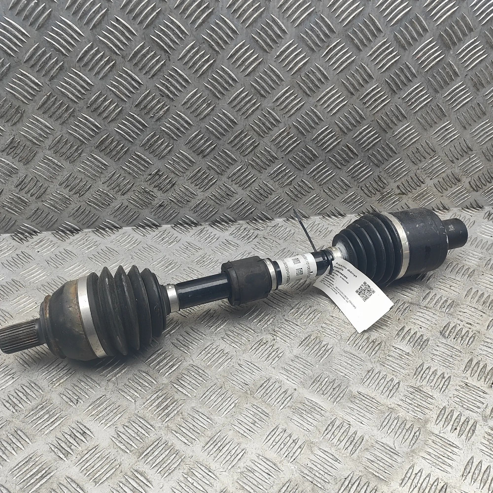 Mercedes-Benz GLA / EQA (H247) Front Right Driveshaft A2433301400 Front Right Driveshaft MERCEDES-BEN...
