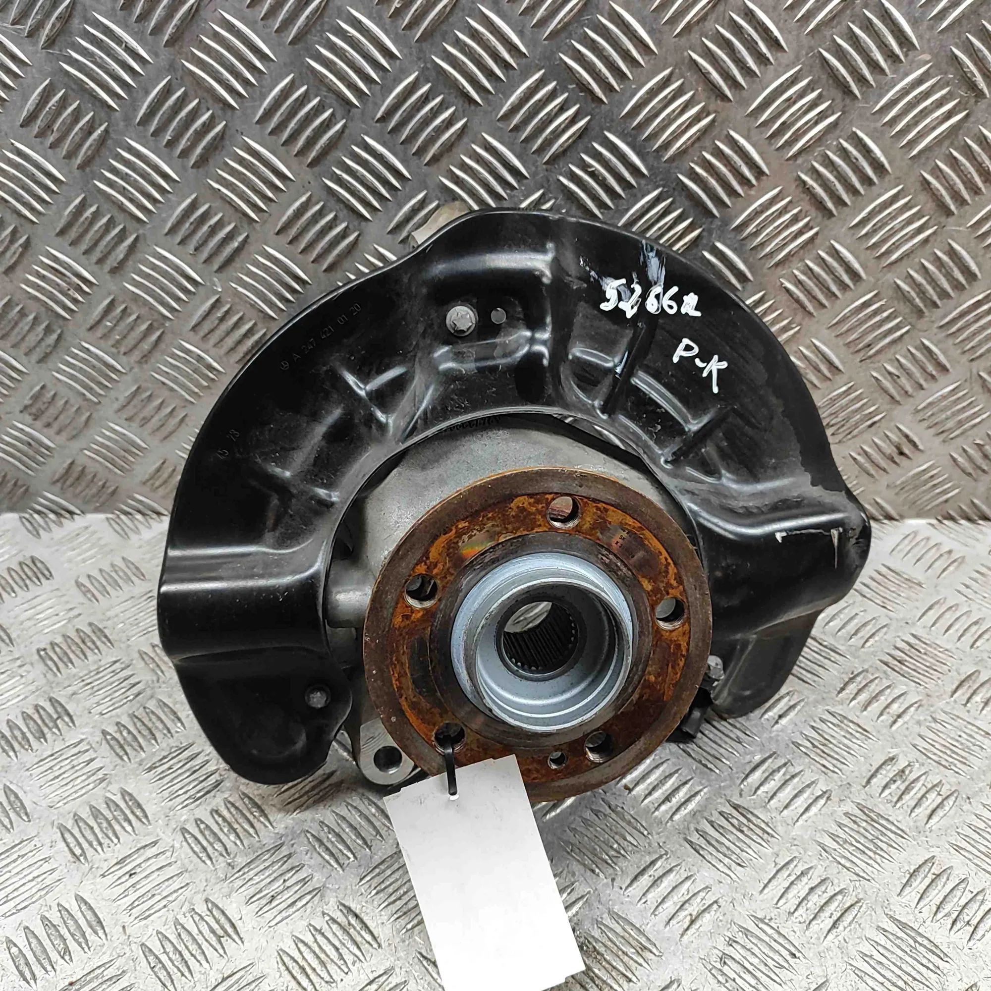 Mercedes-Benz GLB / EQB (X247) Front Left Wheel Hub A2474210120, A2475840300, A2473320100 Front Lef...