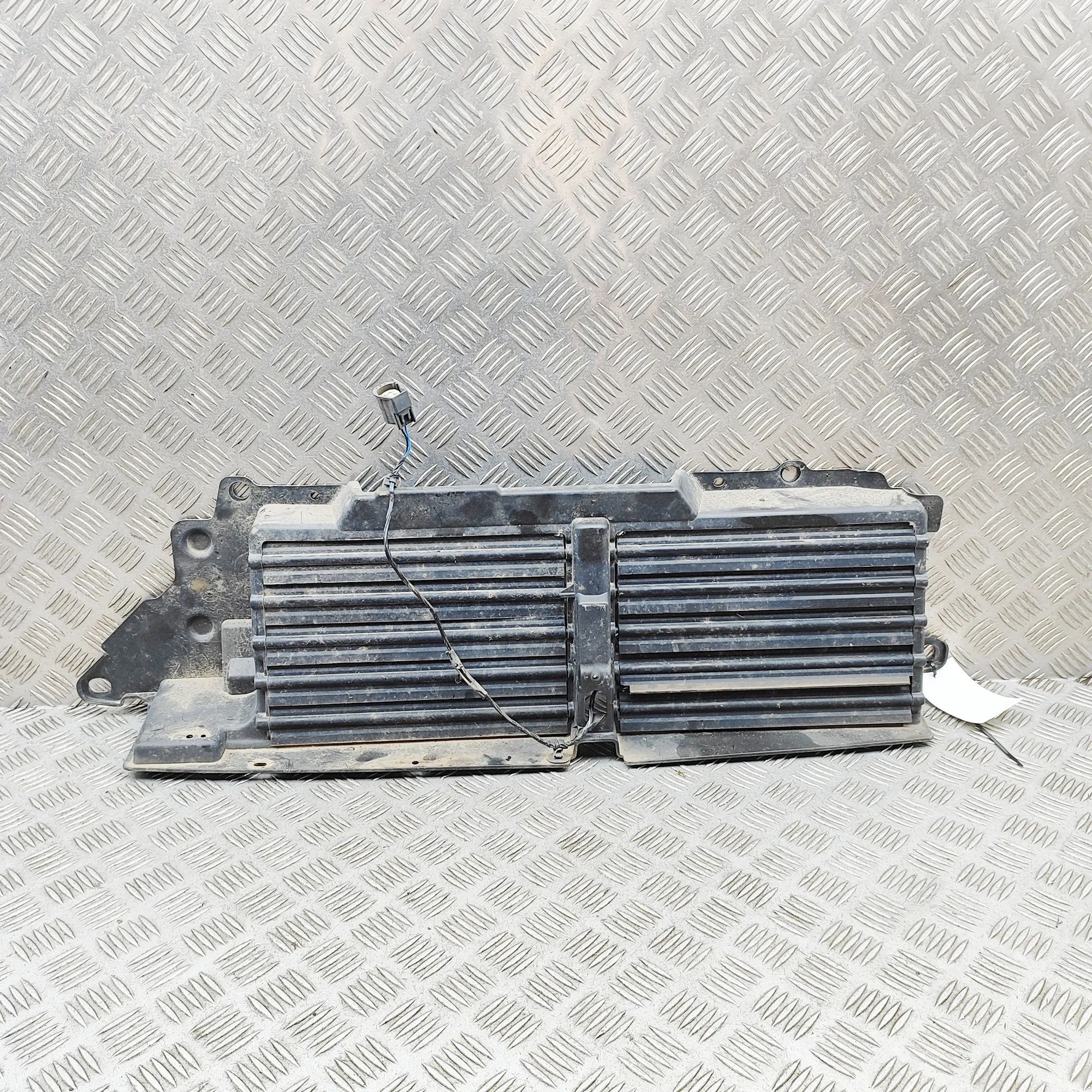 Land Rover Range Rover (L405) Radiator Air Intake Channel CPLA-8475-AG Radiator Air Intake Channel LAND R...