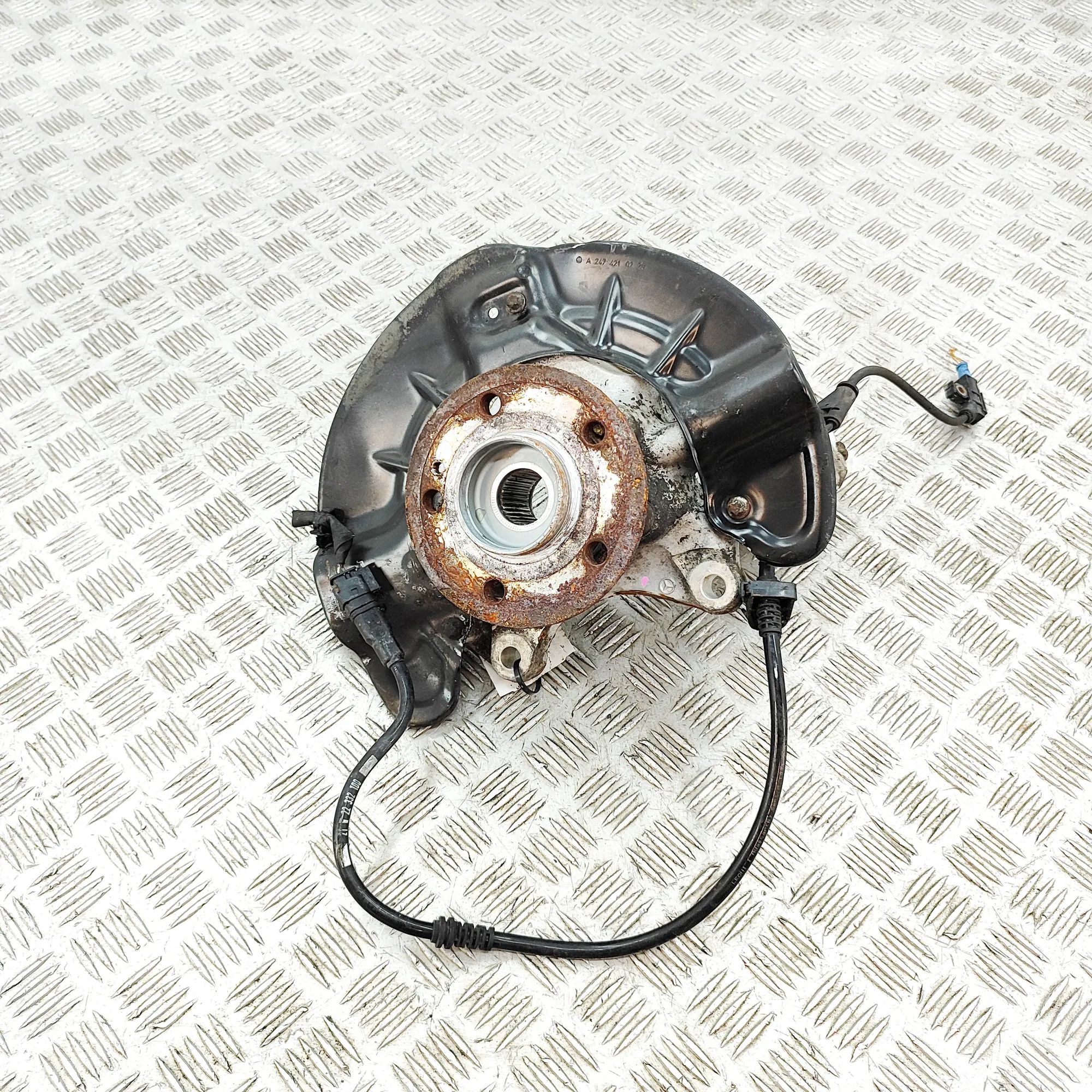 Mercedes-Benz GLB / EQB (X247) Front Right Wheel Hub A2473340500, A2473308602, A2473320200 Front Rig...