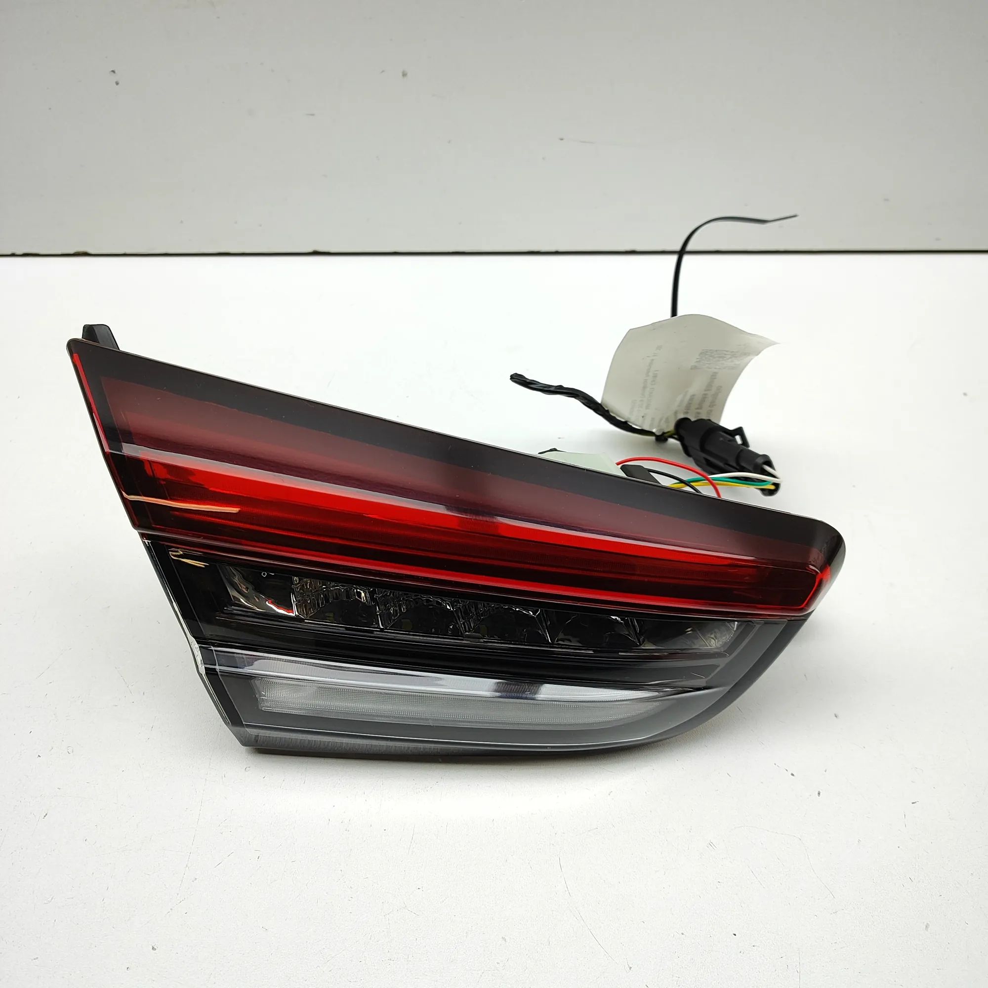 Maserati Ghibli Left Side Tailgate Tail Light 670159698 Left Side Tailgate Tail Light MASERAT...