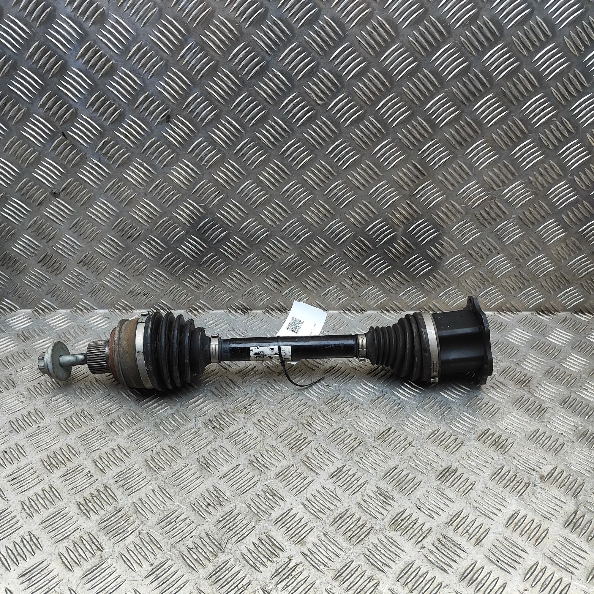 Volkswagen Touareg Front Right Driveshaft 4M0407271AE Front Right Driveshaft VW TOUAREG (...