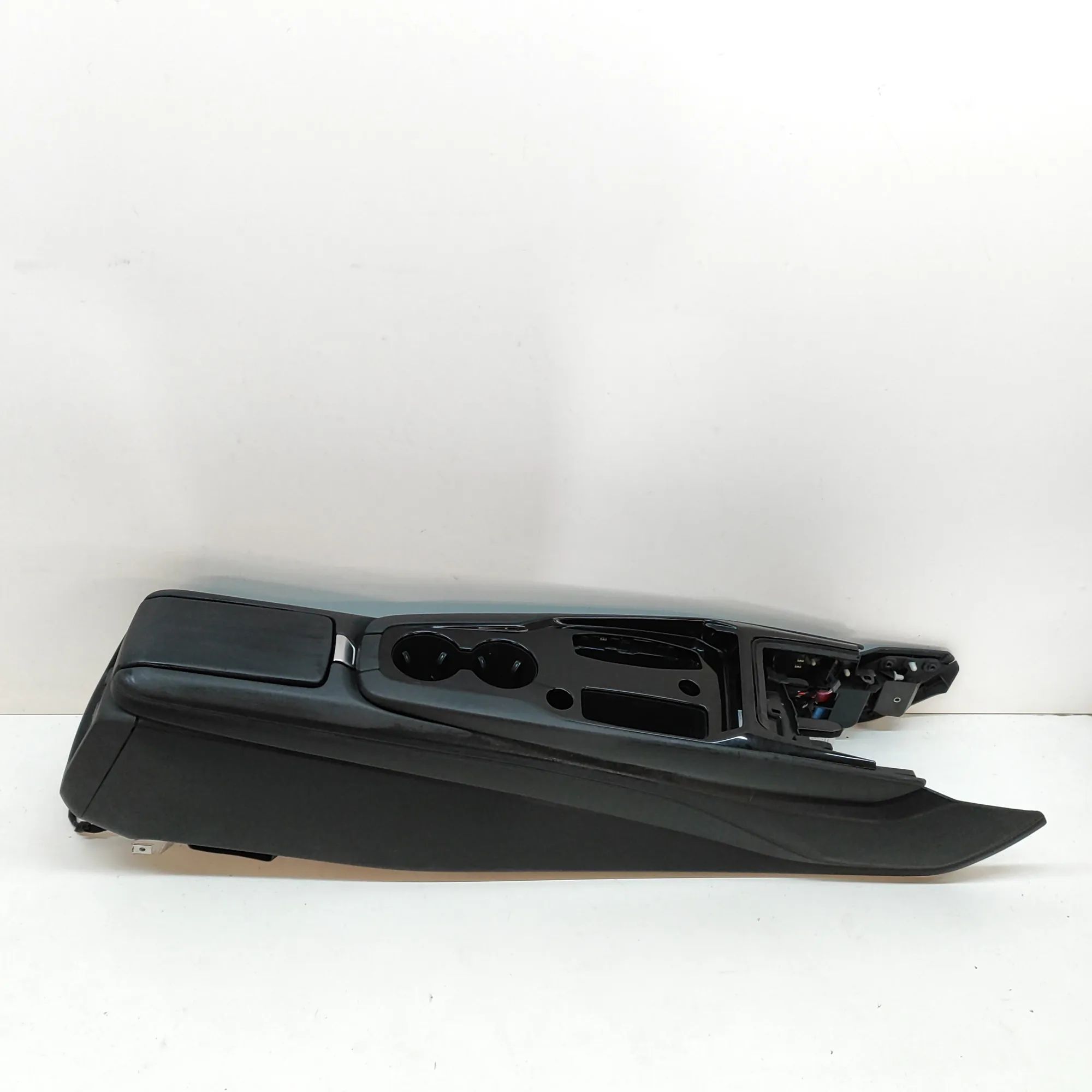 Audi e-tron GT (FW) center console 9J1815171, 4J3864087 Center Console AUDI E-TRON...