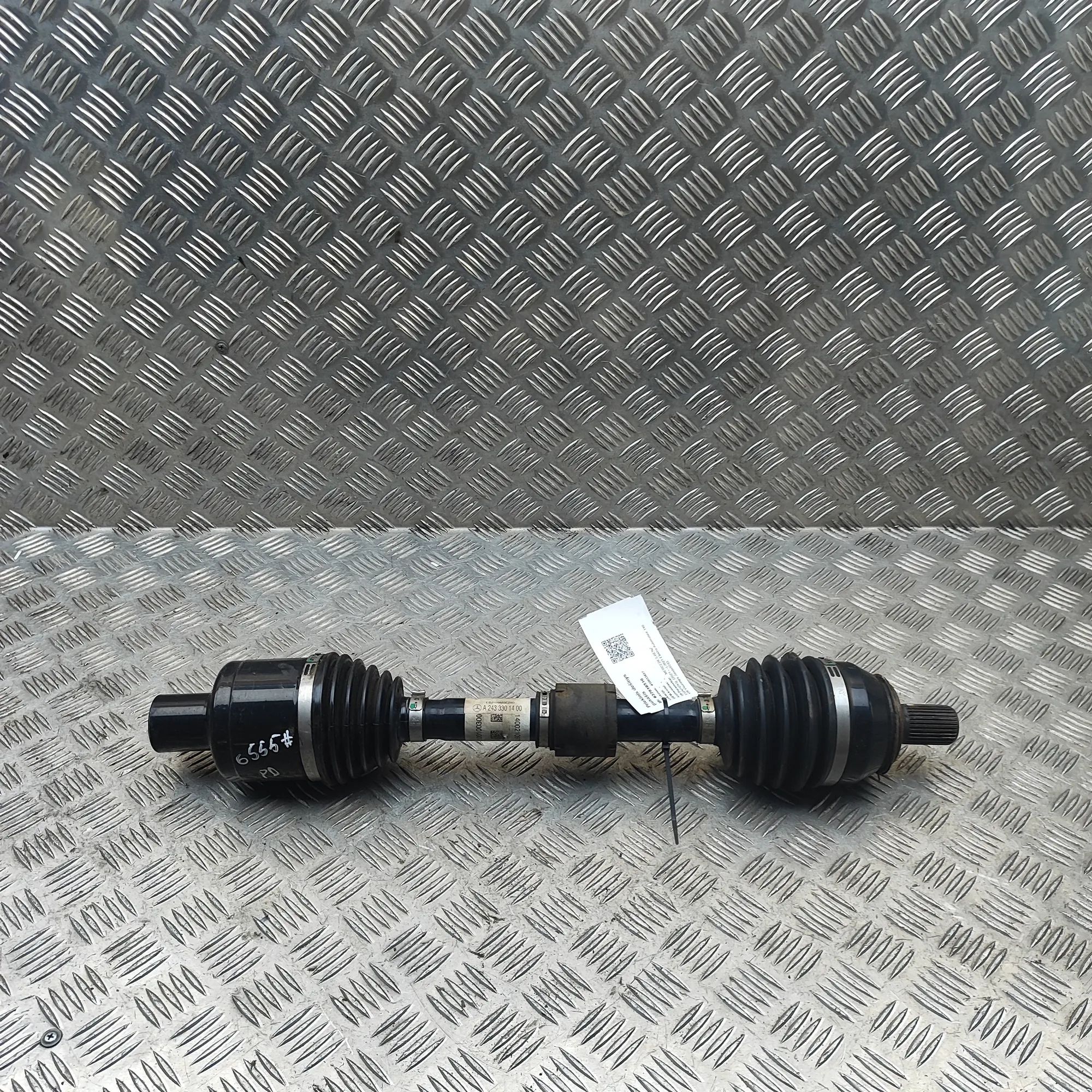 Mercedes-Benz GLA / EQA (H247) Front Right Driveshaft A2433301400 Front Right Driveshaft MERCEDES-BEN...