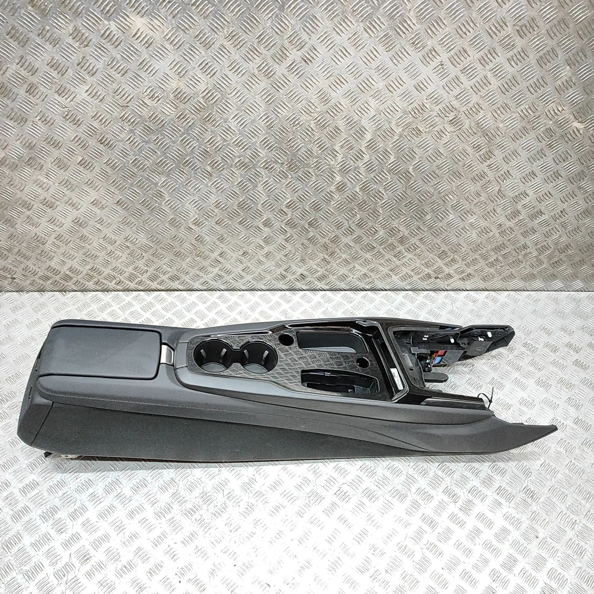 Audi e-tron GT (FW) center console 4J3864087 Center Console AUDI E-TRON GT (Saloon...