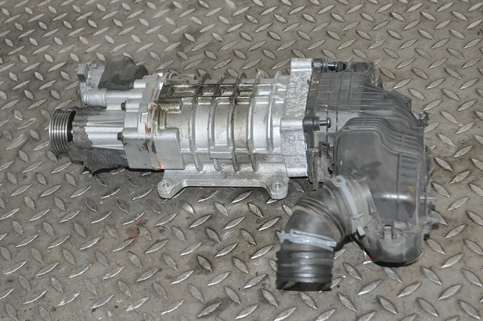 Volkswagen Polo Kompressor (1.4 TSI) 03c276 Compressor VW POLO (6R, 6C) (2009-...)

...