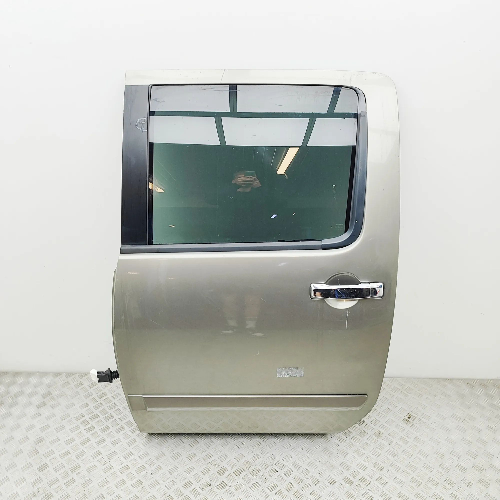 Nissan Titan Rear Left Door 82153-8S530 Rear Left Door NISSAN TITAN (2003-....