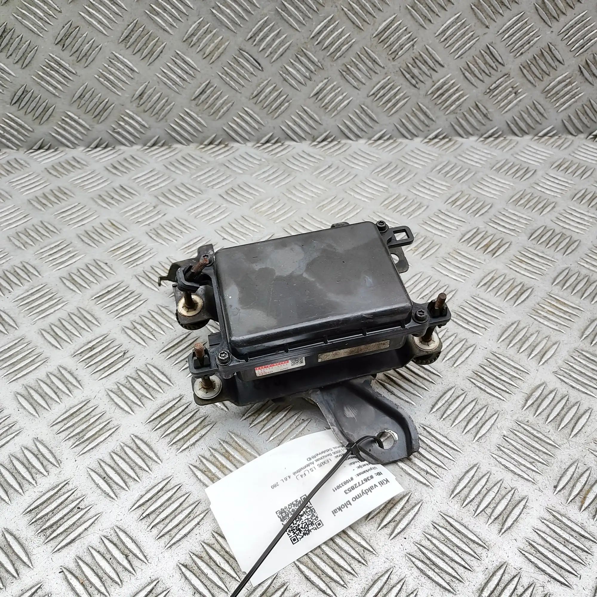 Lexus LS Distance Radar Sensor