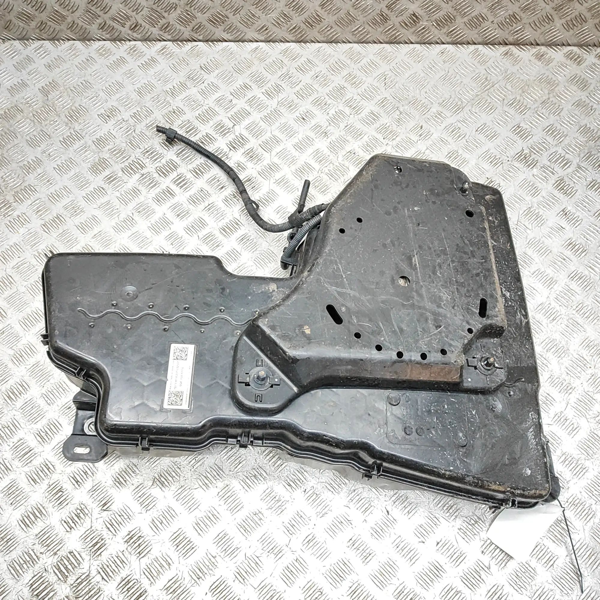 Audi Q3 (F3) Adblue tank 5QF131877L AdBlue Tank AUDI Q3 (F3) (2018-...)
...