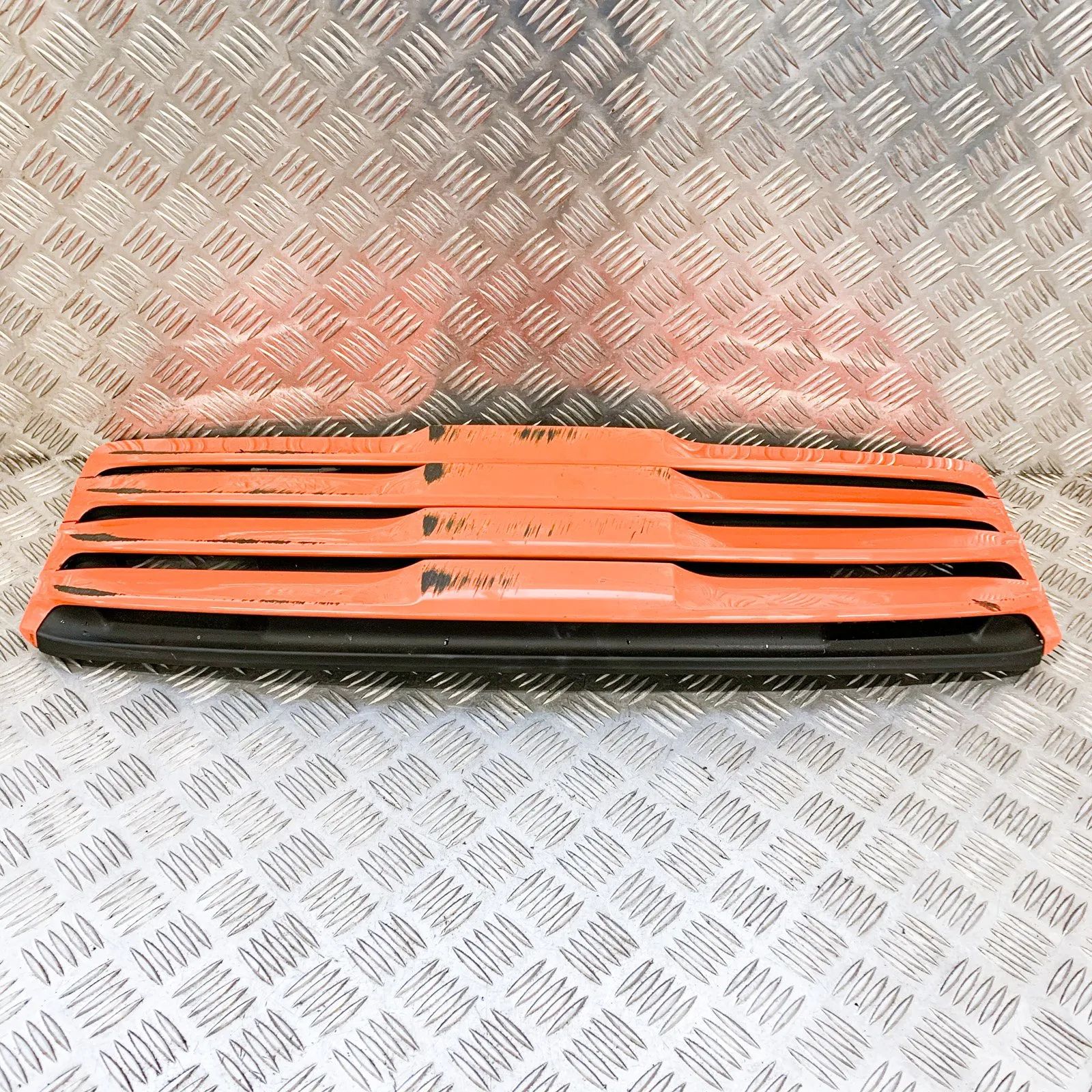Porsche 911 (991) Rear air vent grill 991.512.331.02, 991.512.331, 99151233102, 99151...