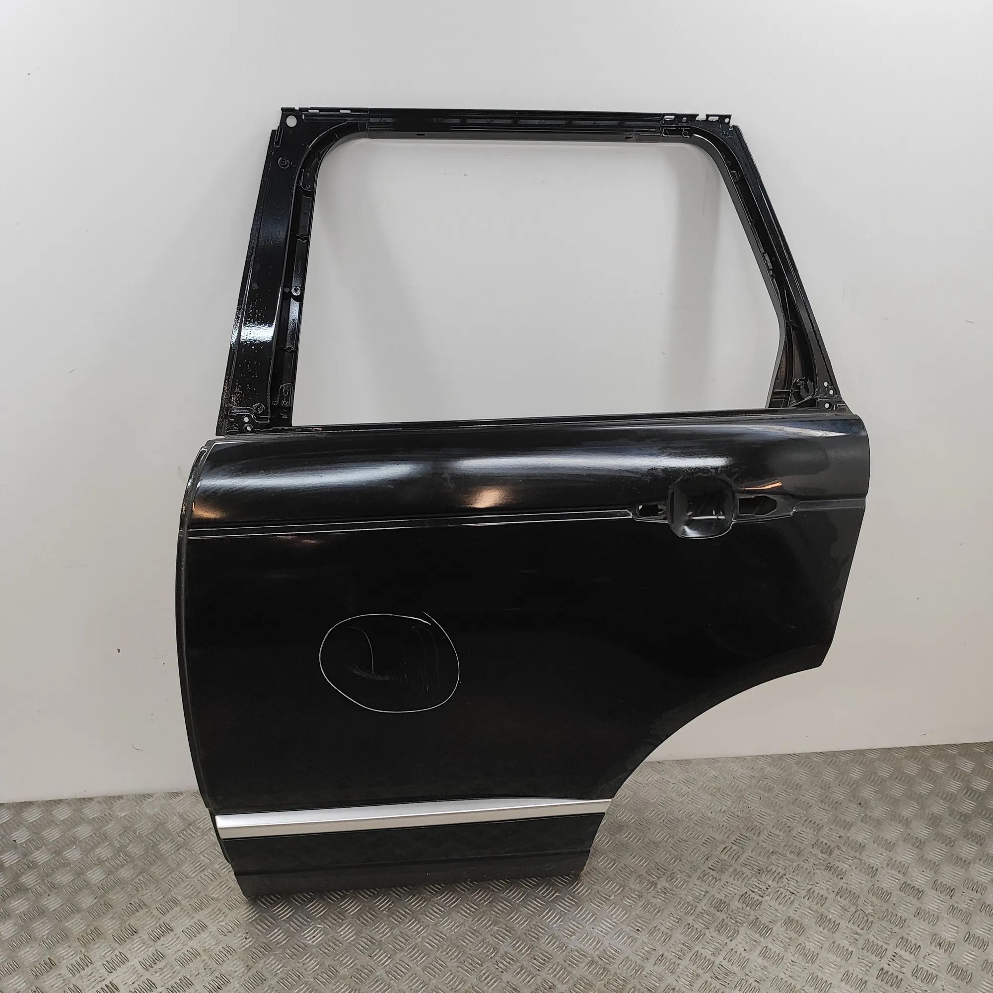 Land Rover Range Rover (L405) Rear Left Door LR100511, JK52-24631-AA Rear Left Door LAND ROV...