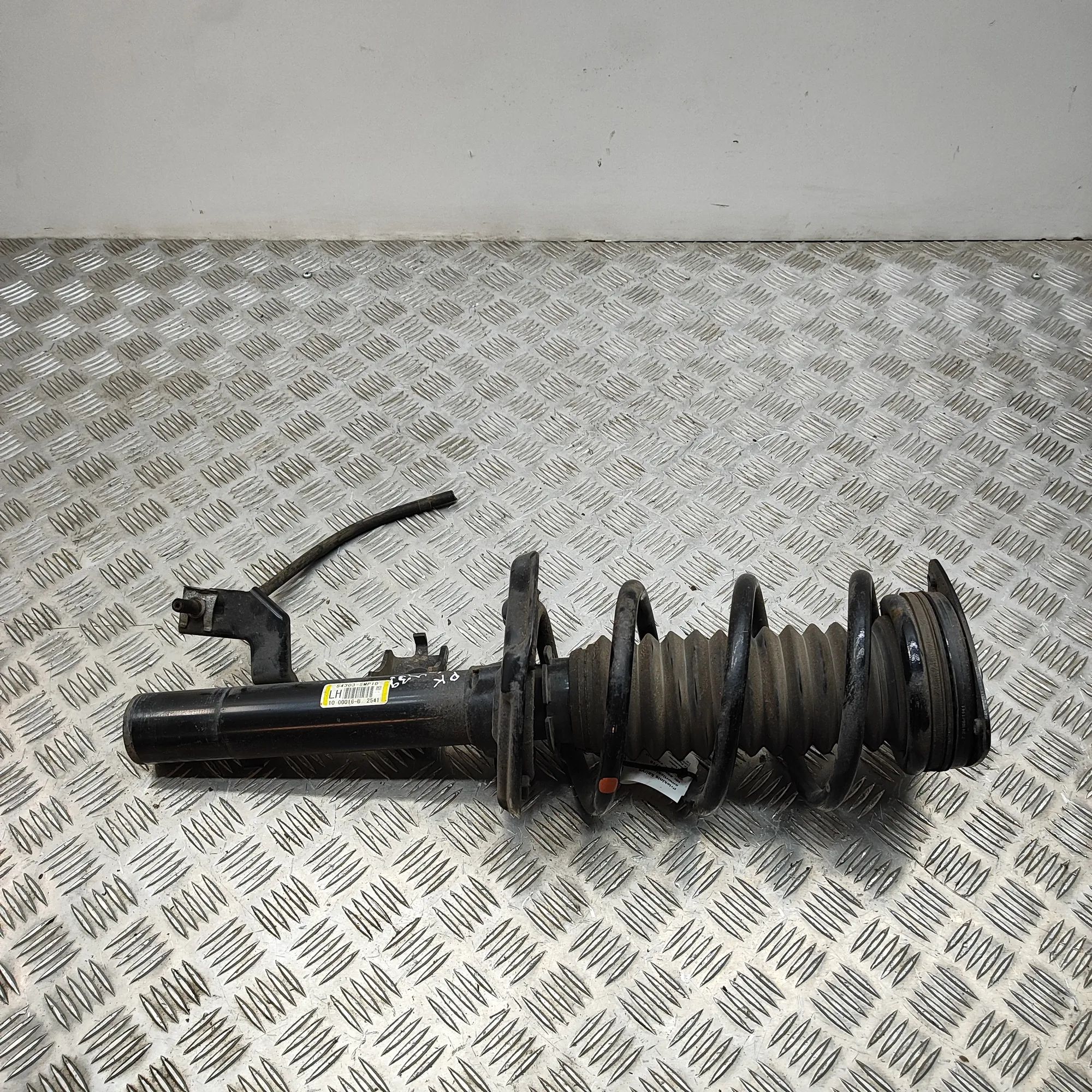 Nissan Ariya Front Left Shock Absorber 54303-5MP1D Front Left Shock Absorber NISSAN AR...
