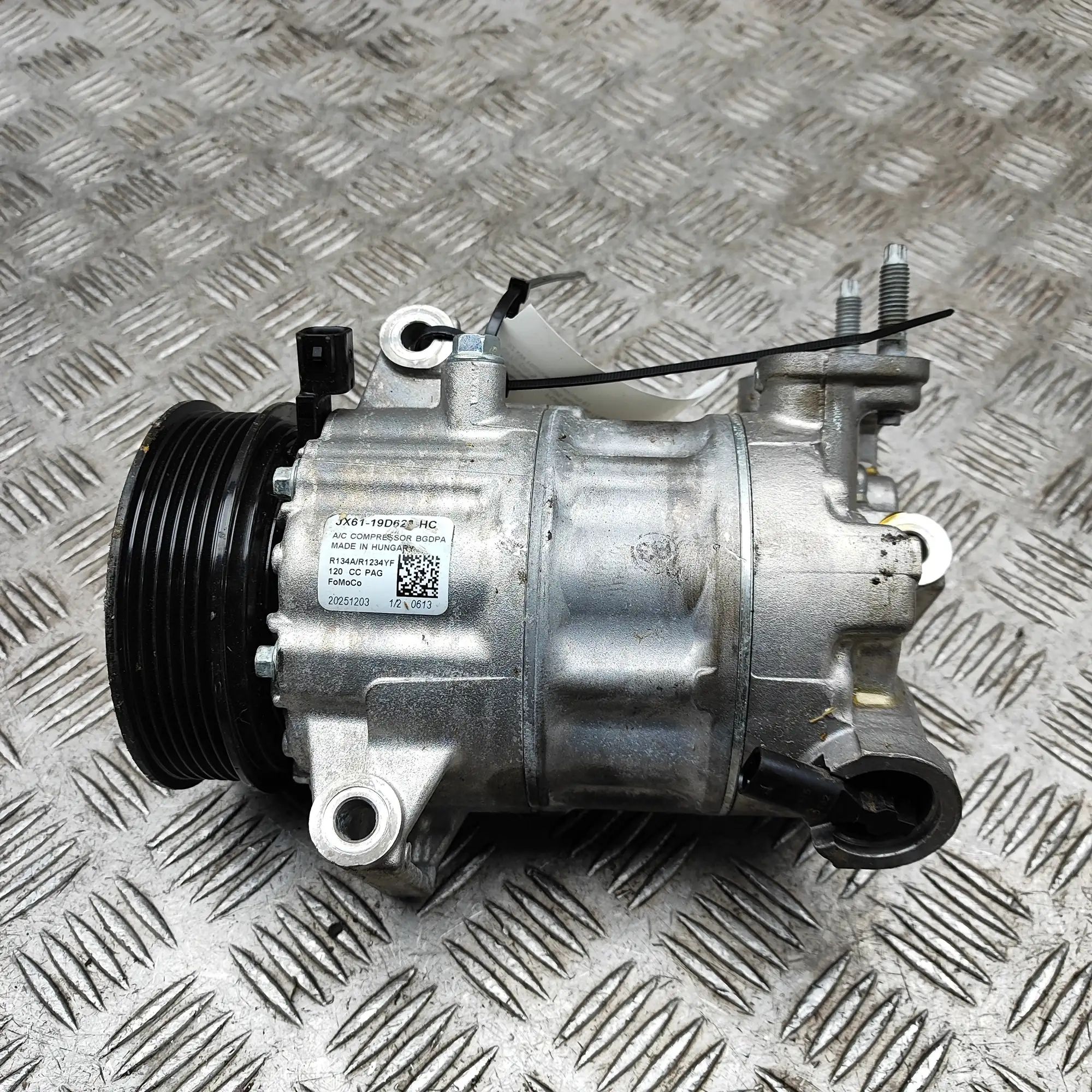 Ford Puma Air Condition A/C Pump JX61-19D629-HC Air Condition A/C Pump FORD PUMA...