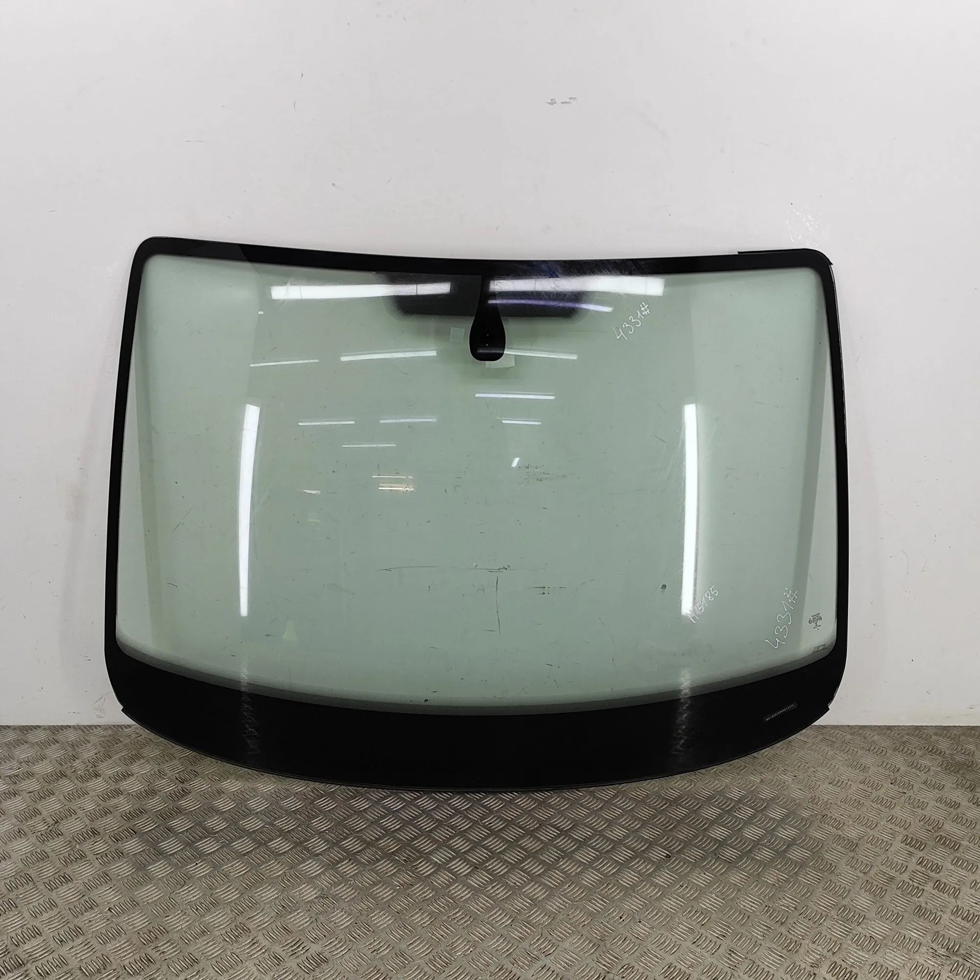 Volkswagen Caddy (2K) Front Windshield 43R-001586, 2K5845099AD Front Windshield VW CAD...