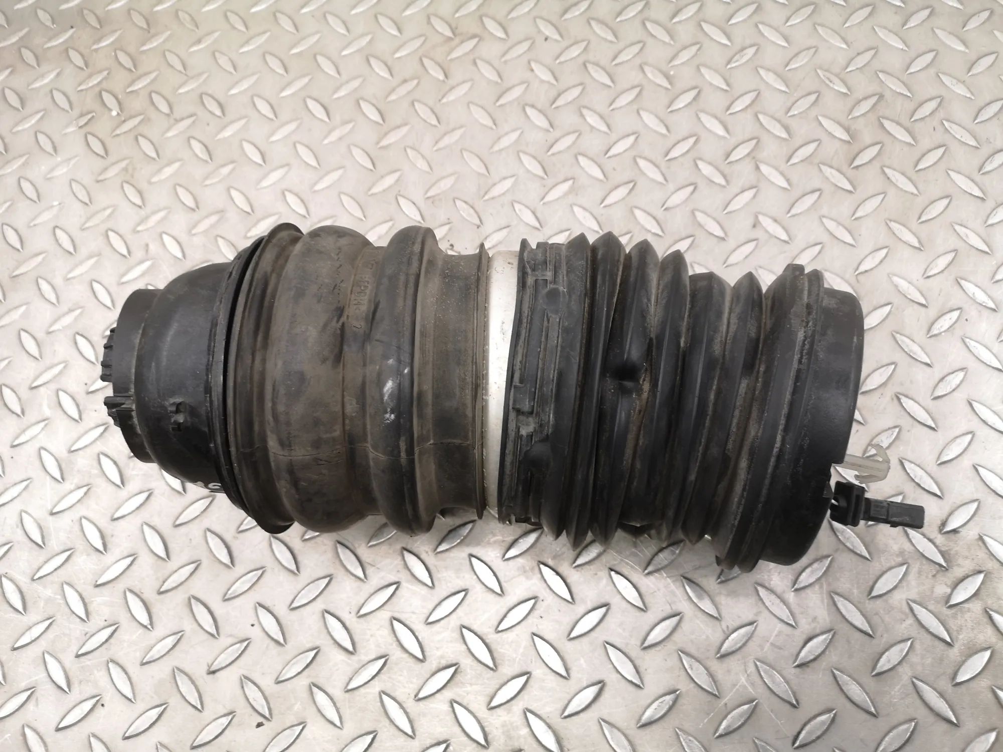 Porsche Taycan Rear Left Air Suspension Spring Bag 9J1616025C Rear Left Air Suspension Spring Bag ...