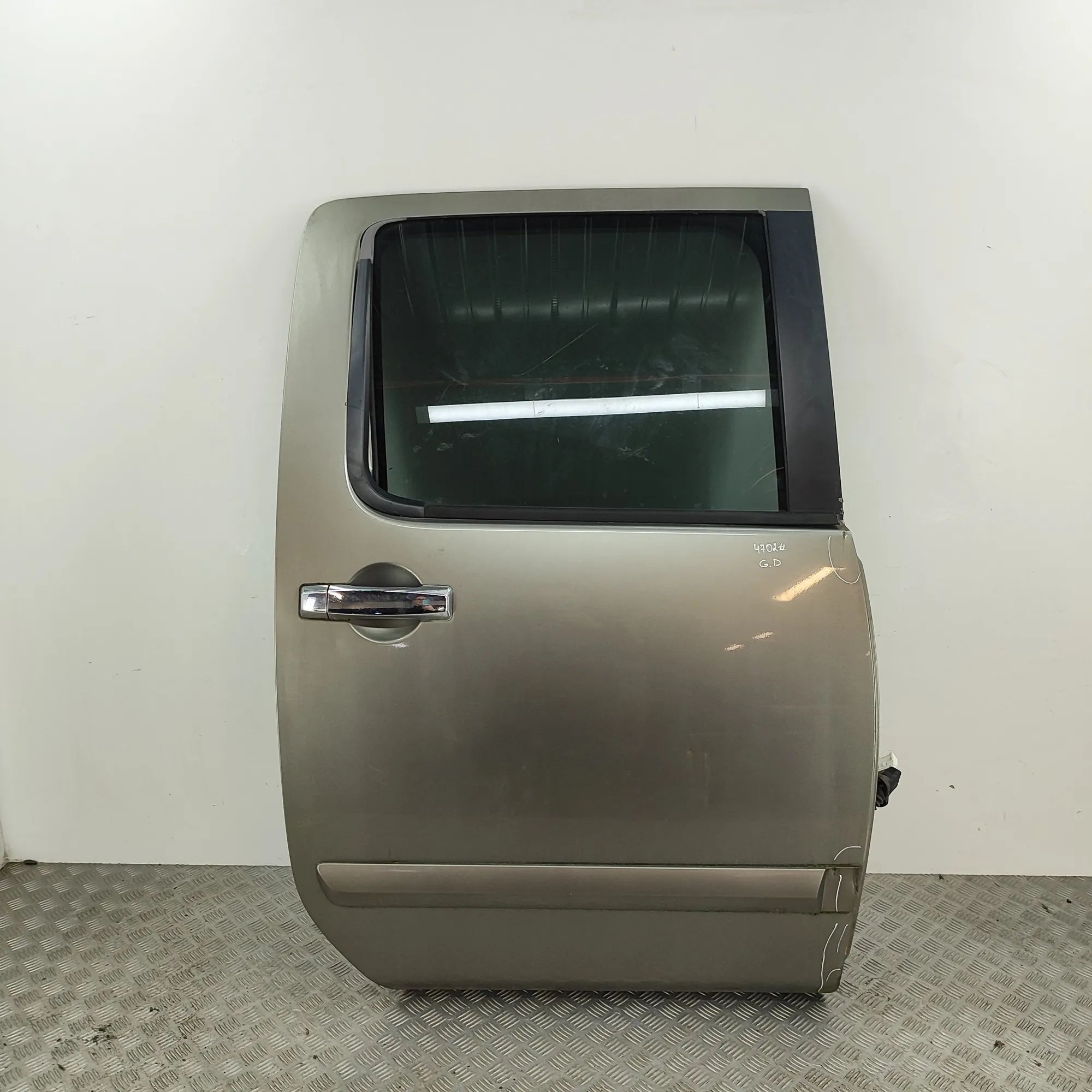 Nissan Titan Rear Right Door 82152-8S530 Rear Right Door NISSAN TITAN (2003-...