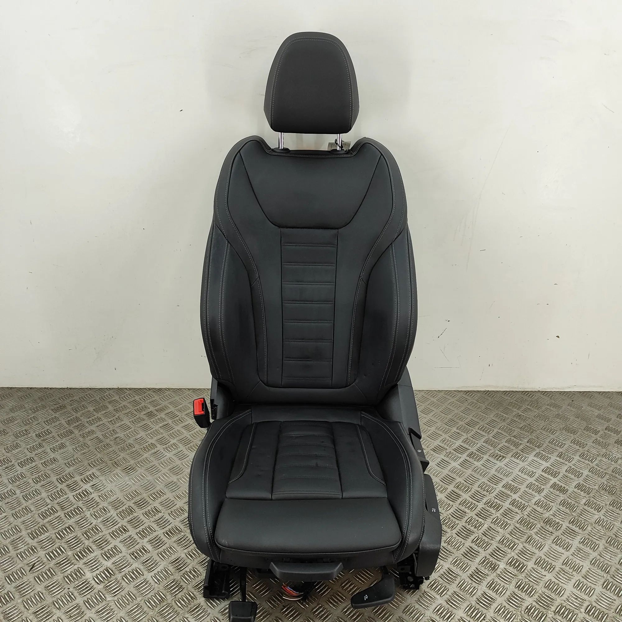 BMW 3 (G20 / G21) Front Left Seat 5A54948 Front Left Seat BMW 3 SERIES (G20, G28)...